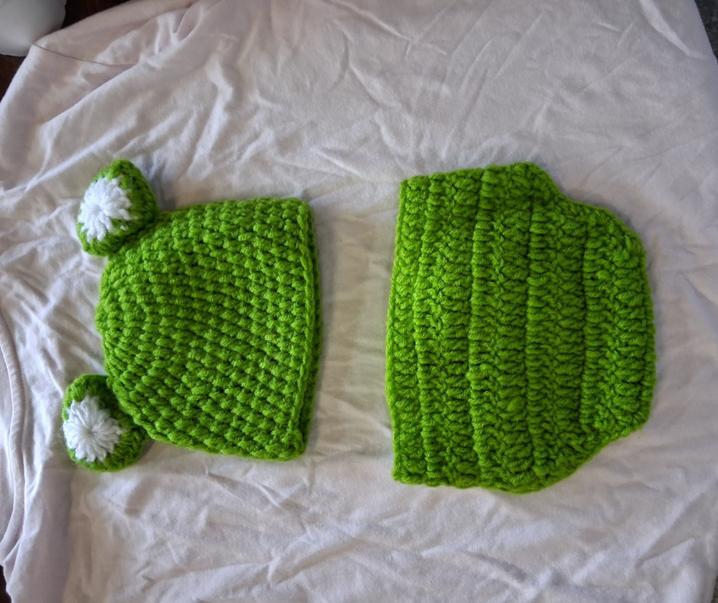 Crochet Frog Newborn 2-Piece Outfit Set Hat & Diaper Cover, Green Acrylic