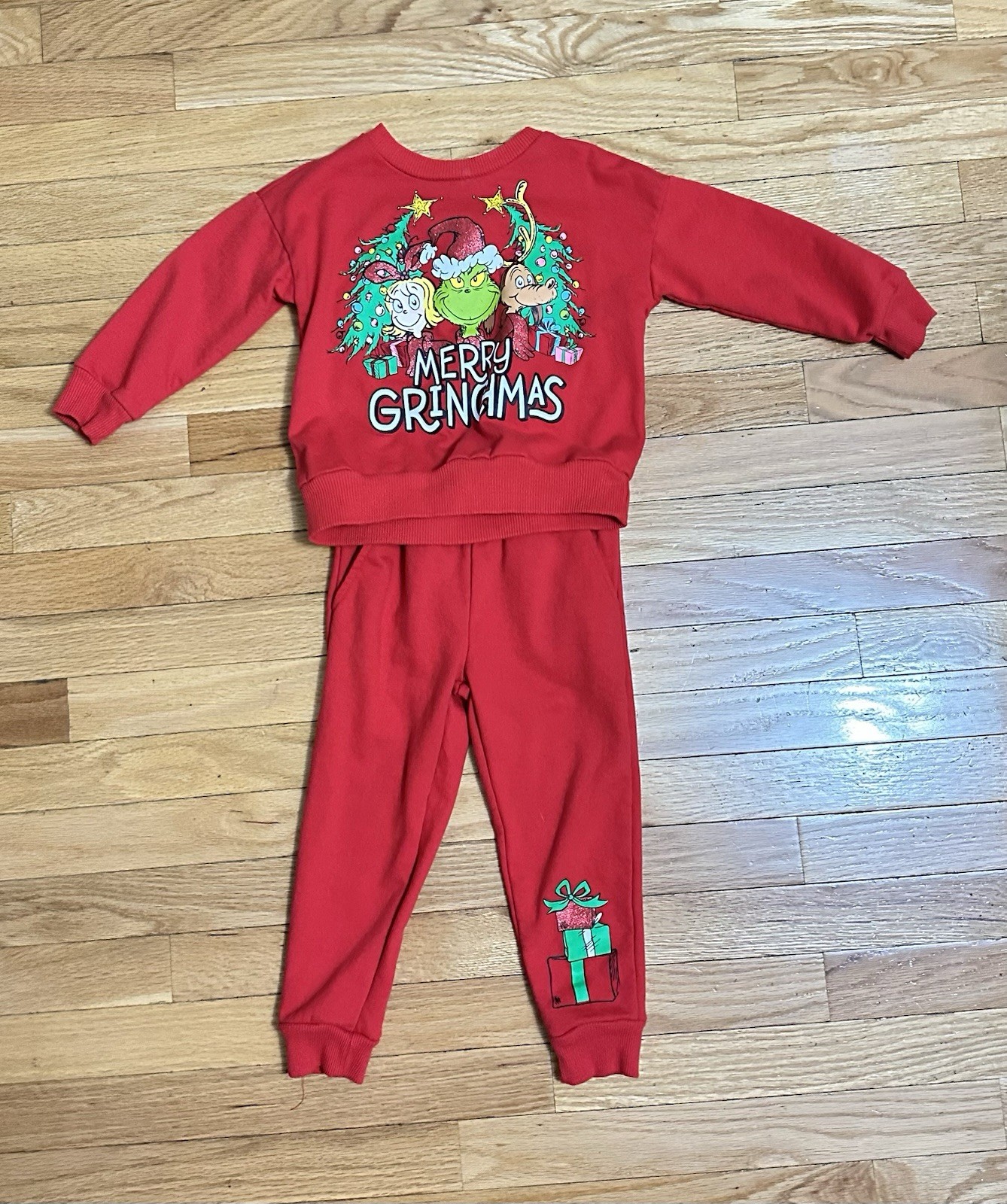 The Grinch 3T Sweat Suit Set Red