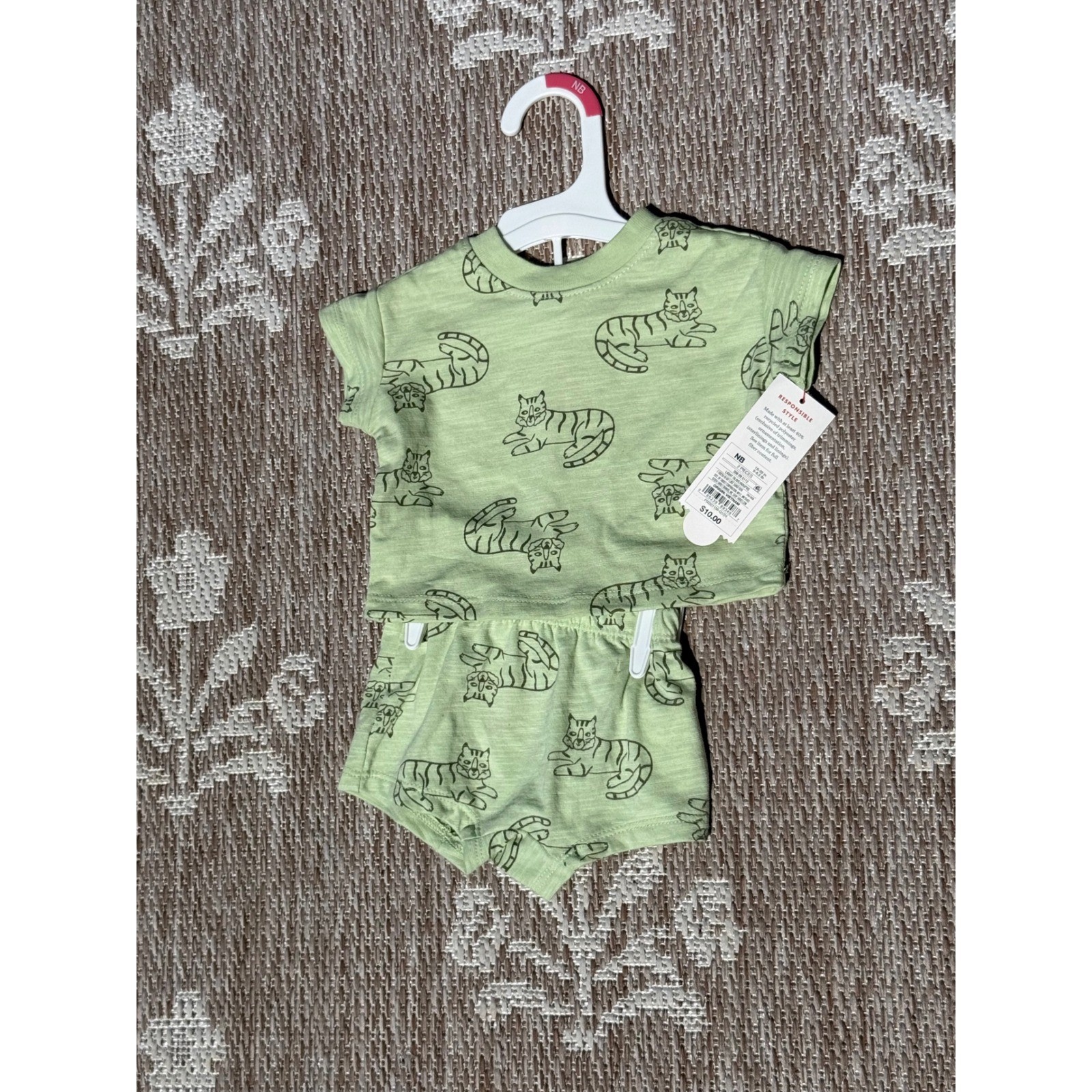 Cat & Jack Infant 2 Piece Set Light Olive Green Cat Print Top and Shorts NB NWT