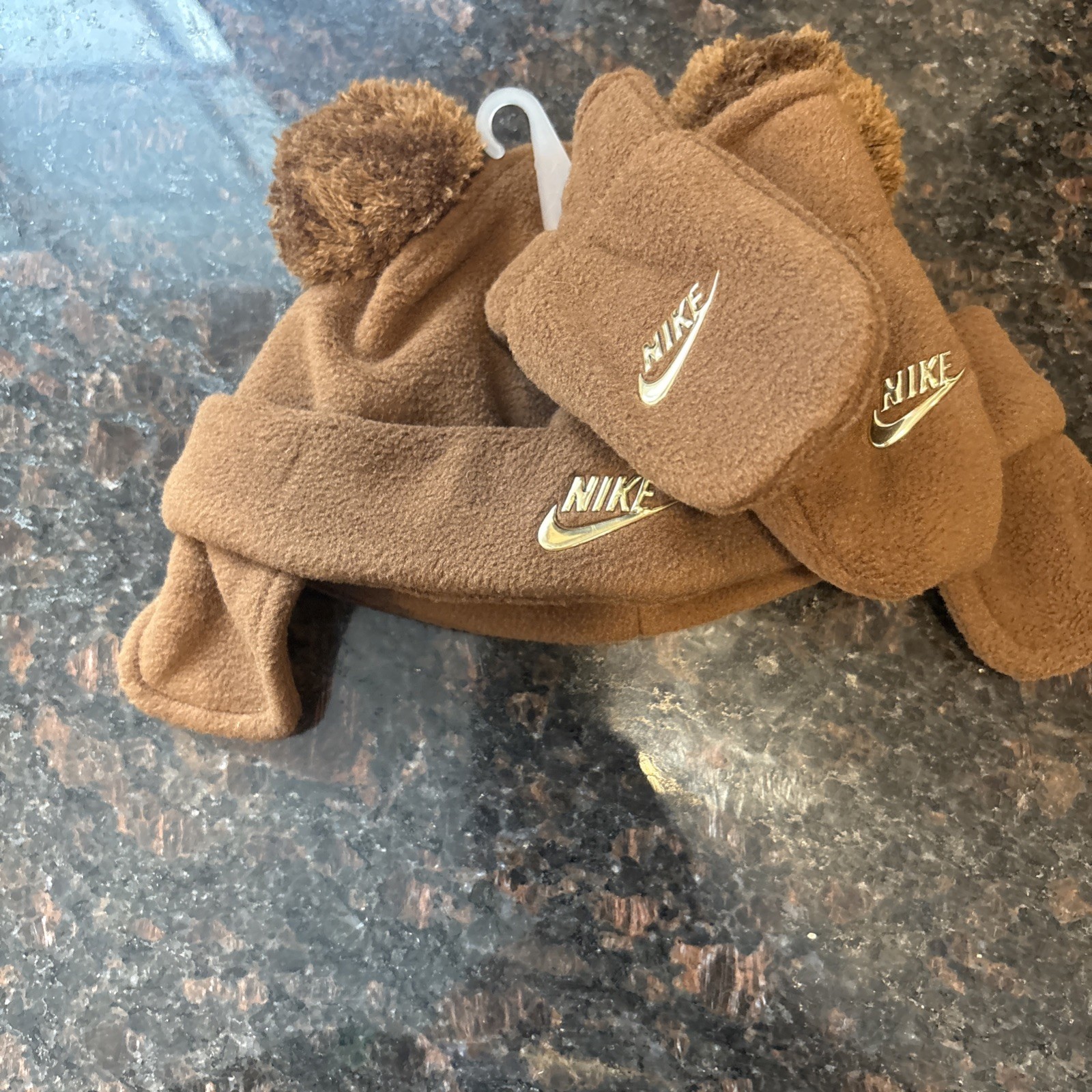 Nike Baby Infant Brown Gold Fleece Hat Mittens Two Piece Set NWOT ✔️🤎