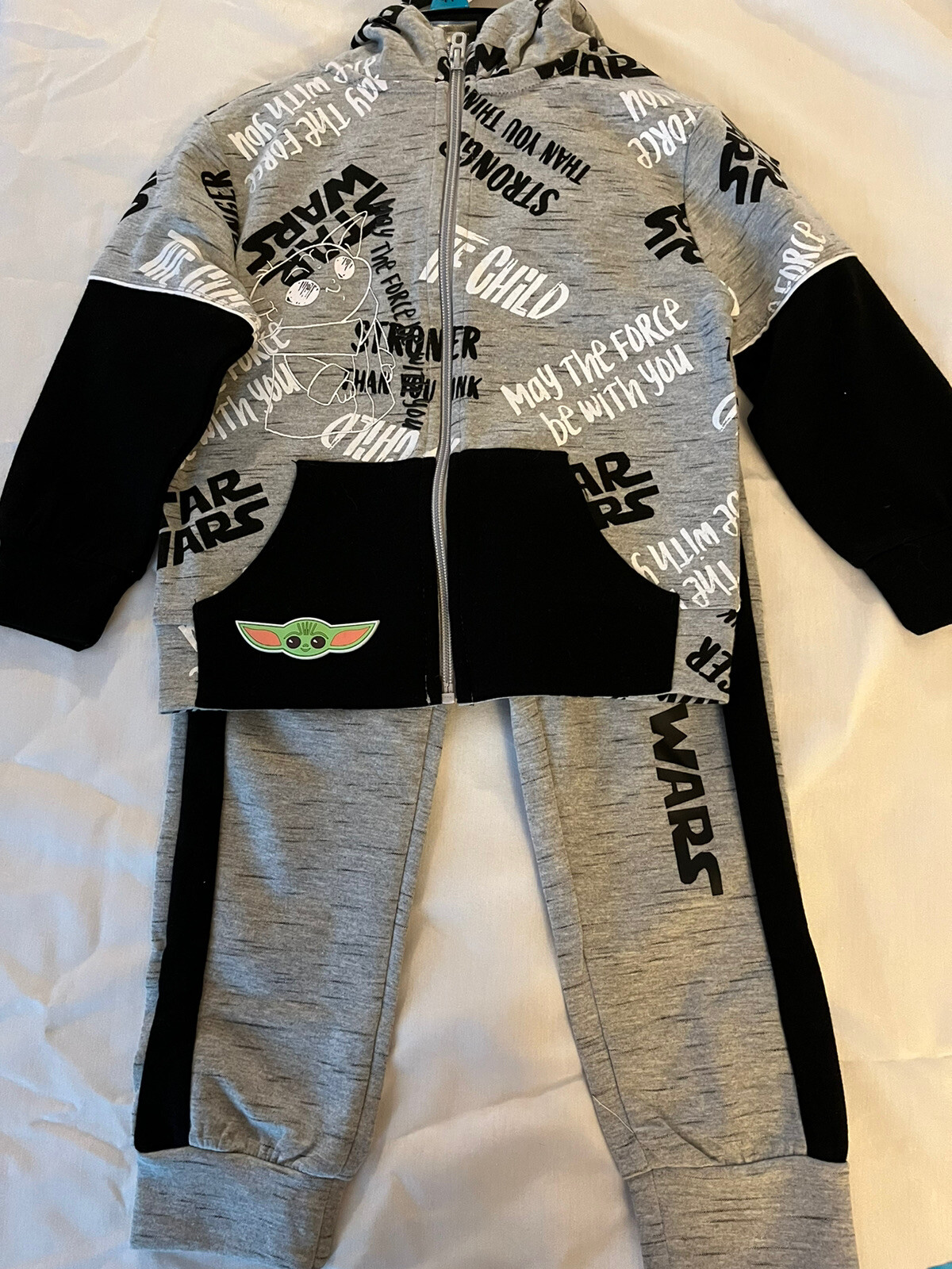 New Disney Star Wars Grodu 3 pc set Hoodie Jacket T-Shirt and Long Pants Size 3T