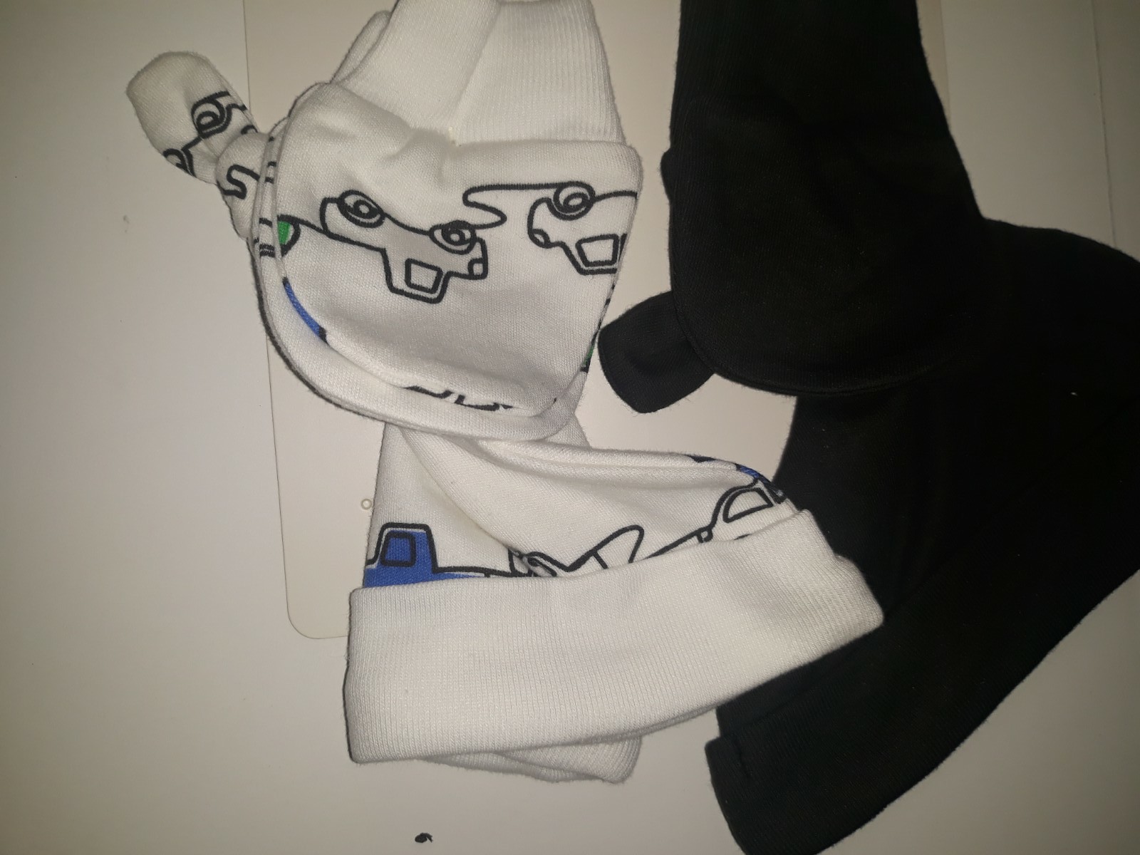 Lullaby Lane 2 Baby Beanie Hat & 2 Pairs Of Mittens Set 0-6 Months Cars NEW