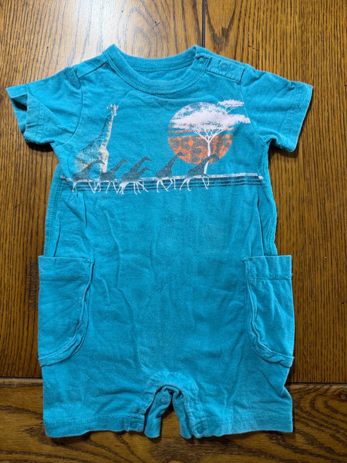 Tea Collection Turquoise Giraffe Safari Pocket Romper Boys Outfit Sz 3-6 Months