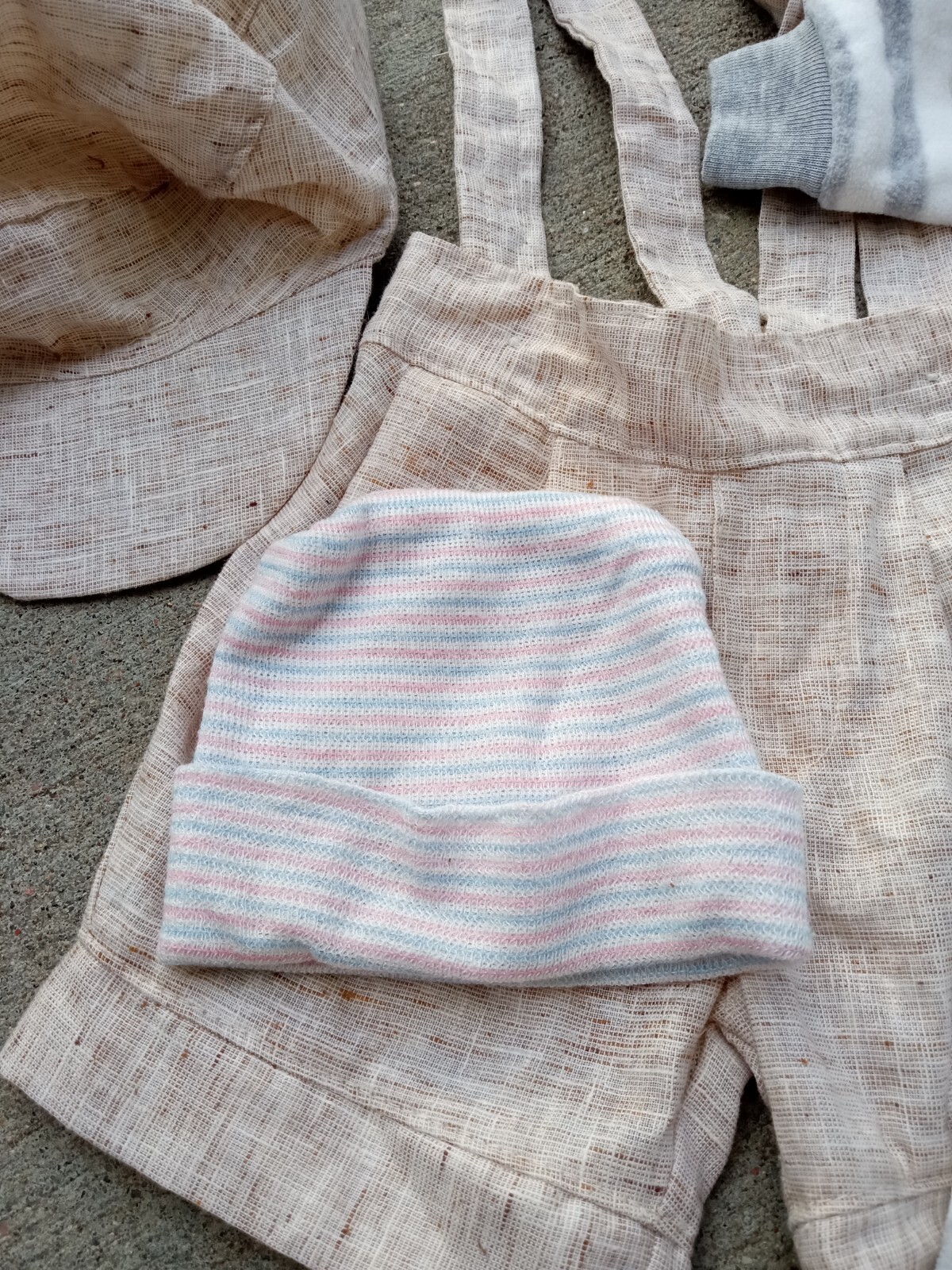 Lot of 14 Unisex Size Newborn to 12 Months Baby Clothes