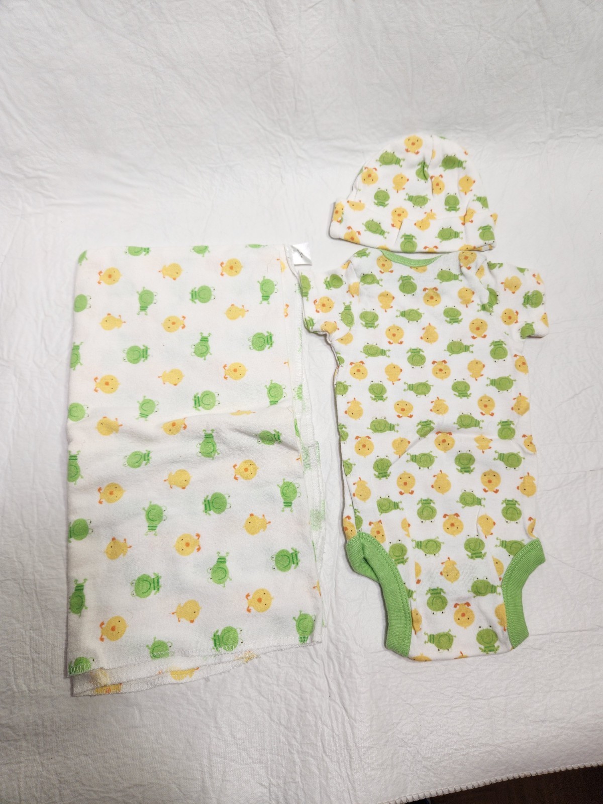Gerber 3pc 0-3M Bodysuit Hat Blanket 100% Cotton Animal Print White/Green/Yellow