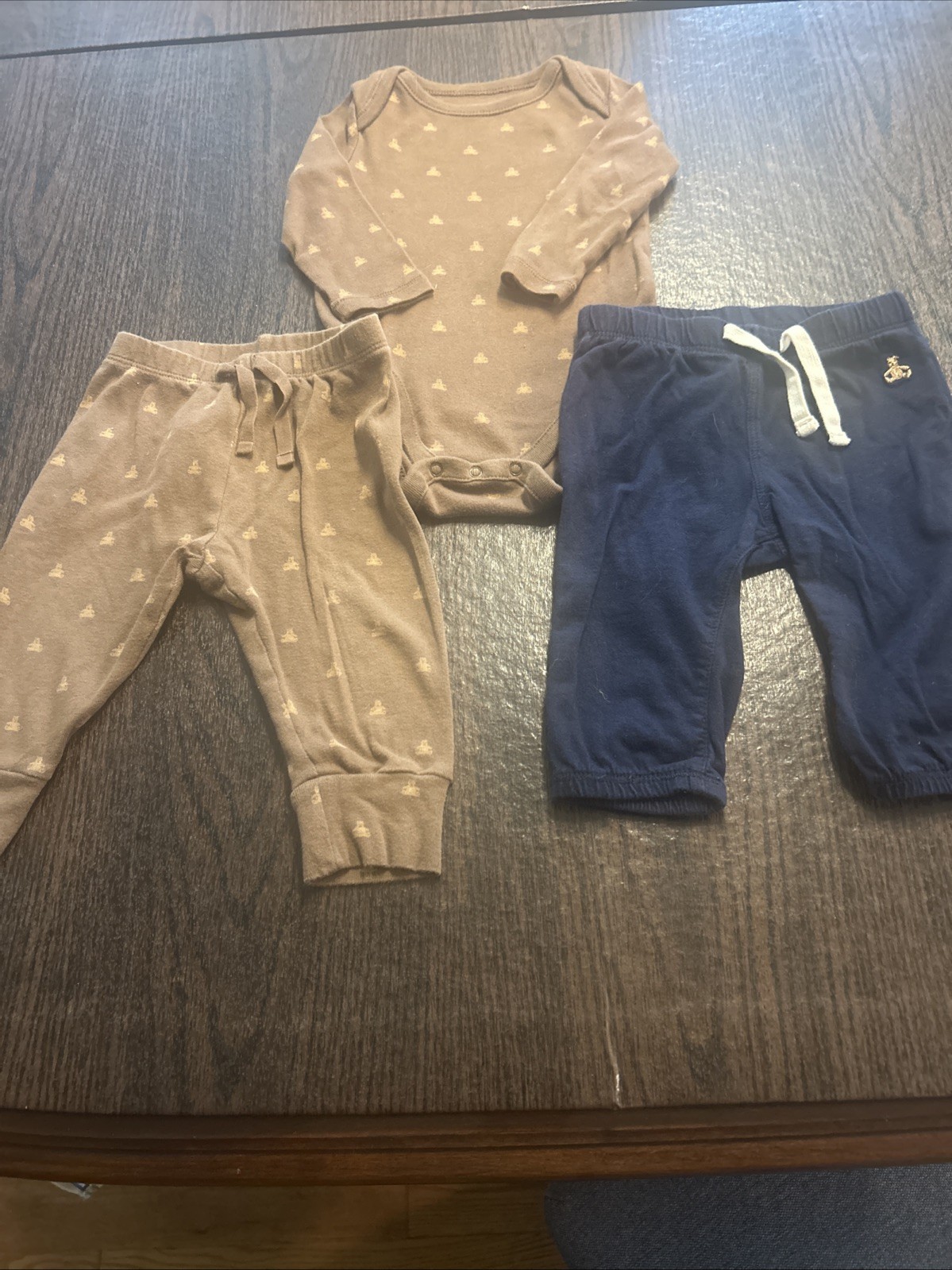 Baby Gap Long Sleeve Bodysuit With 2 Pairs Of Pants. 6-12 M