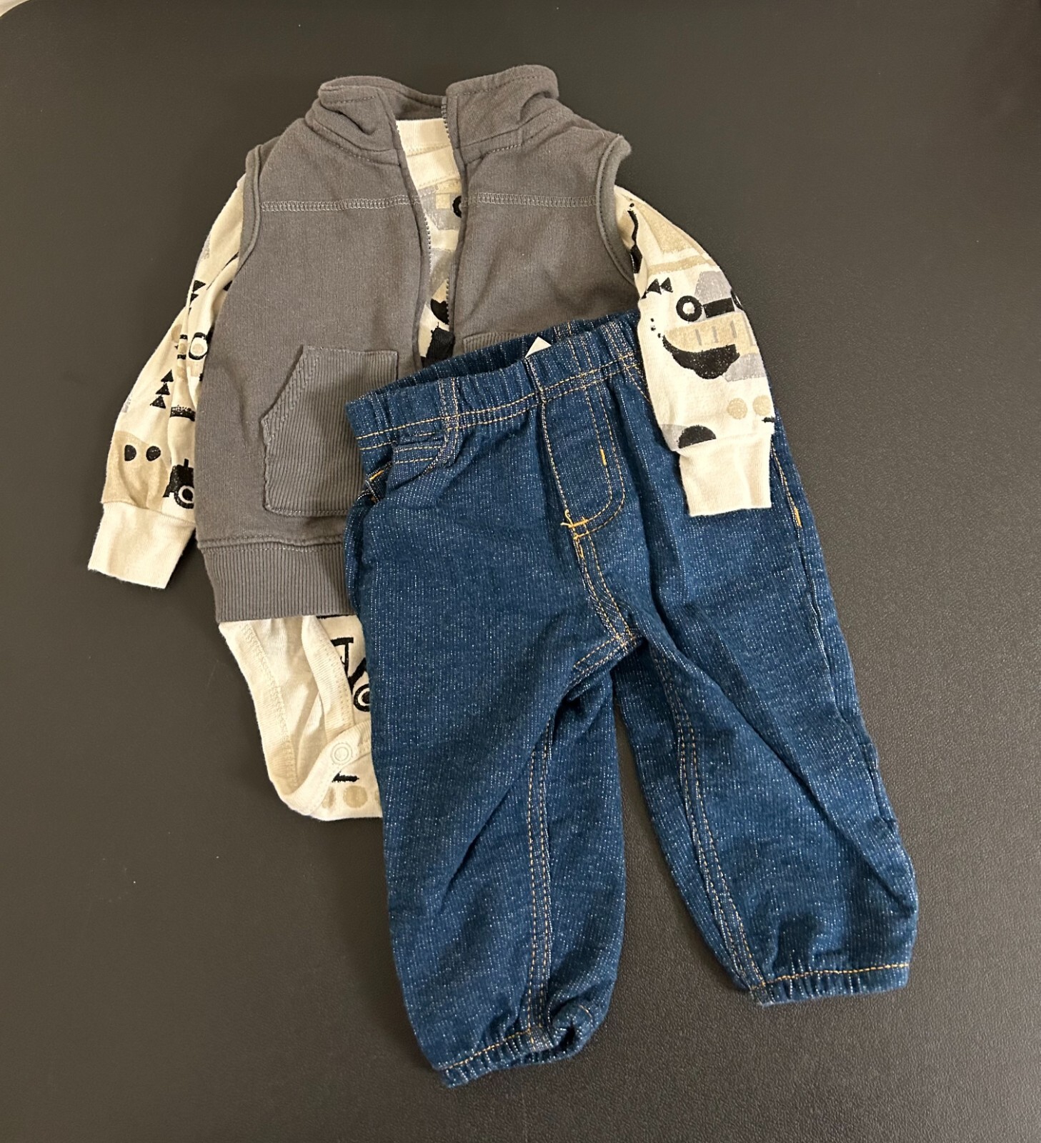 Carter’s 3-Piece Vest, Bodysuit, Pants Size 6 Months