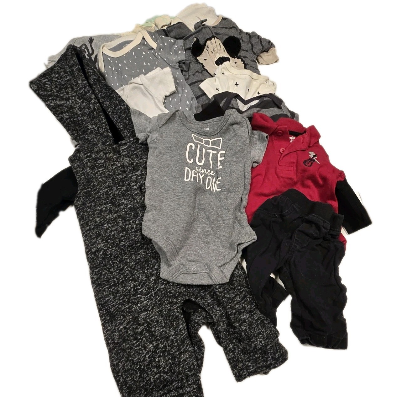 Boys Baby Clothes Lot Of 13 pieces Size 0-3 Months sleepers, swaddle, jumper