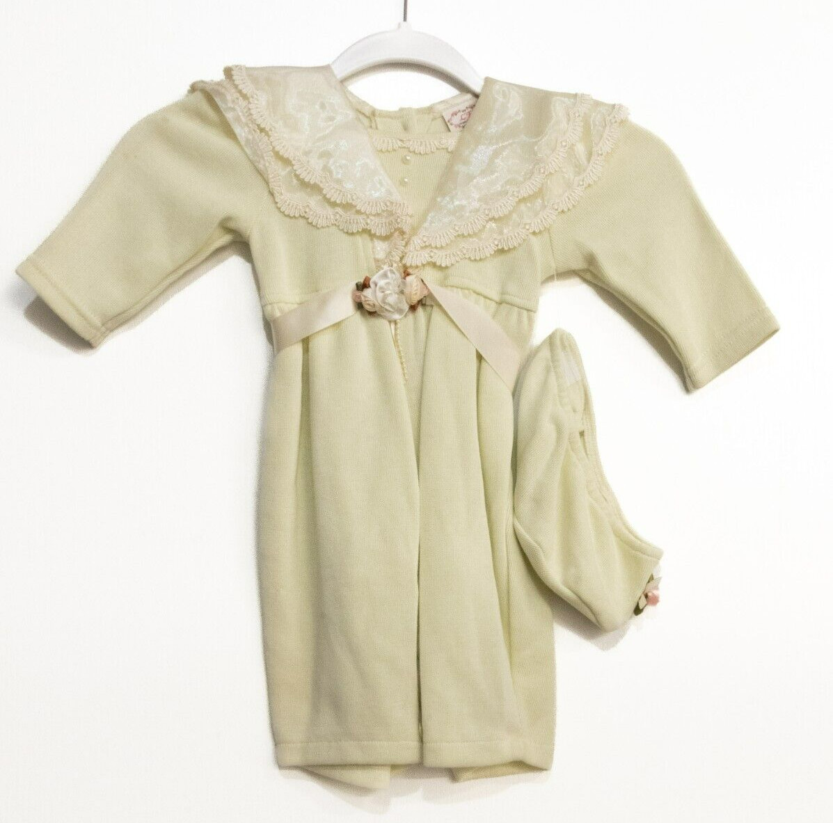 L’E Girl Ivory Polycotton Overall Bodysuit Fleece Lace Collar Button 18-24M NWOT