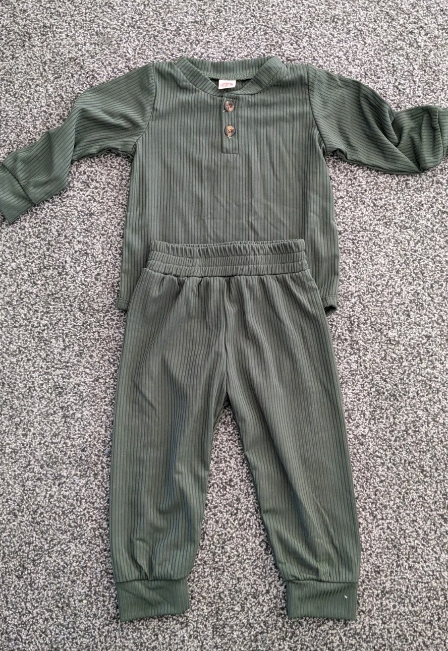 2 PC Outfit Pants / Top Green Ribbed Light Weight Baby Infant Size 6-9 Months
