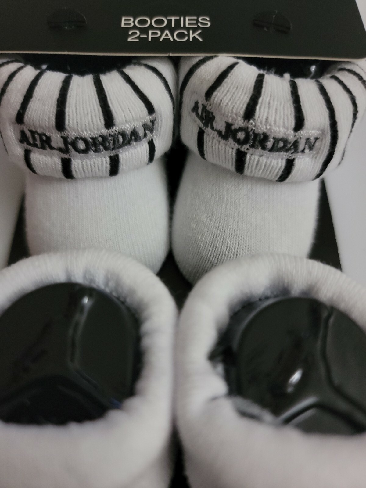 AIR JORDAN BABY BOOTIES 2 PACK GIFT SET 0-6 MONTHS BLACK/ WHITE NWT