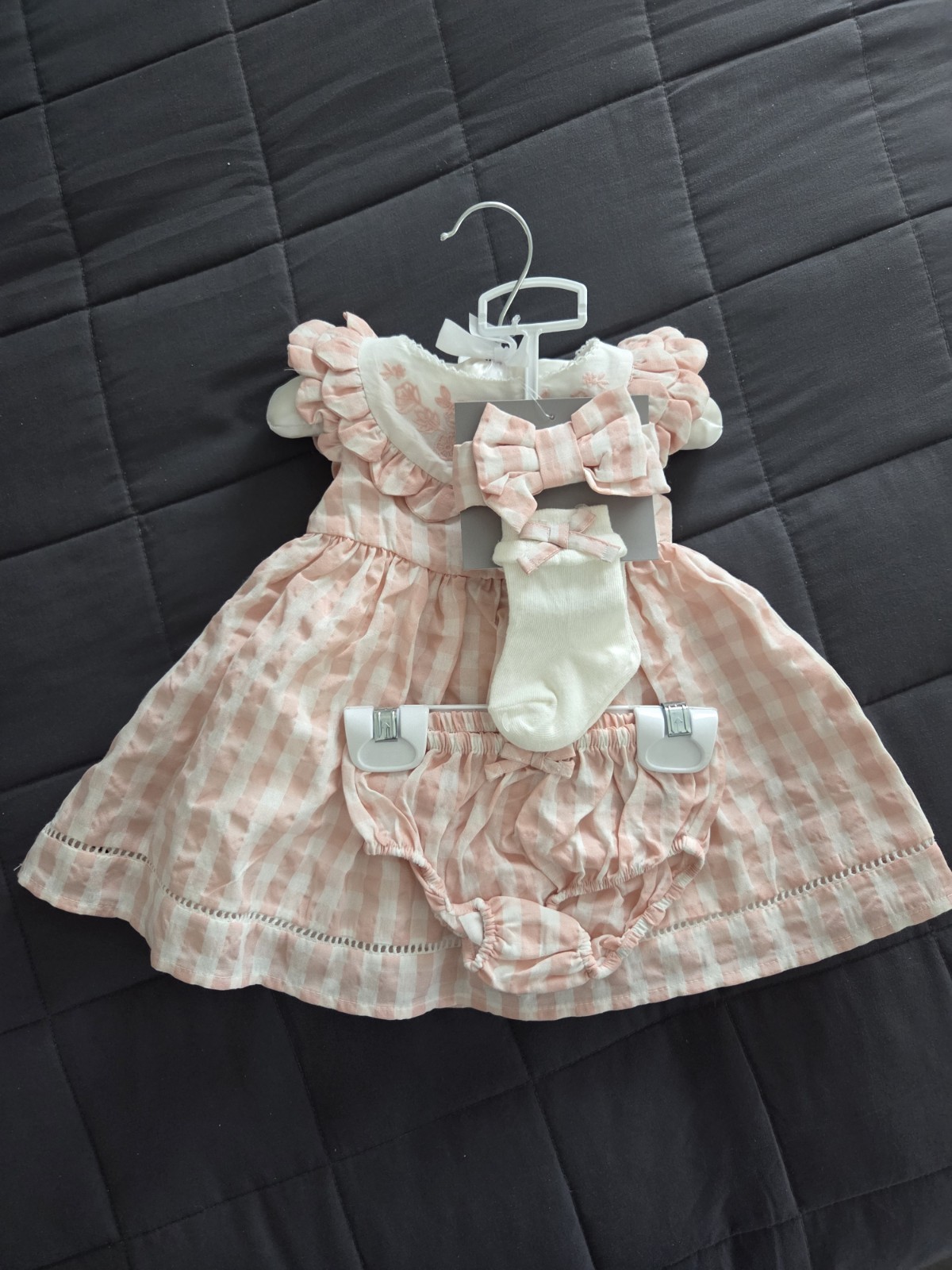 Tahari Baby Girl’s 3-6 Months Dress Set with Cute HEAD bow And Socks Brand New