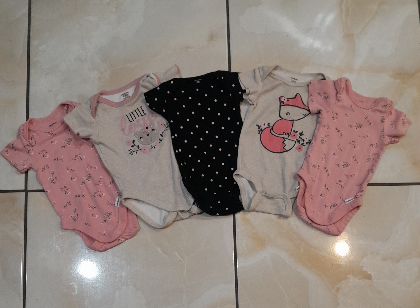 Gerber’s Infant Girls Onesies Set of 5 Sz 0-3 months Pink/Black/Gray/Floral