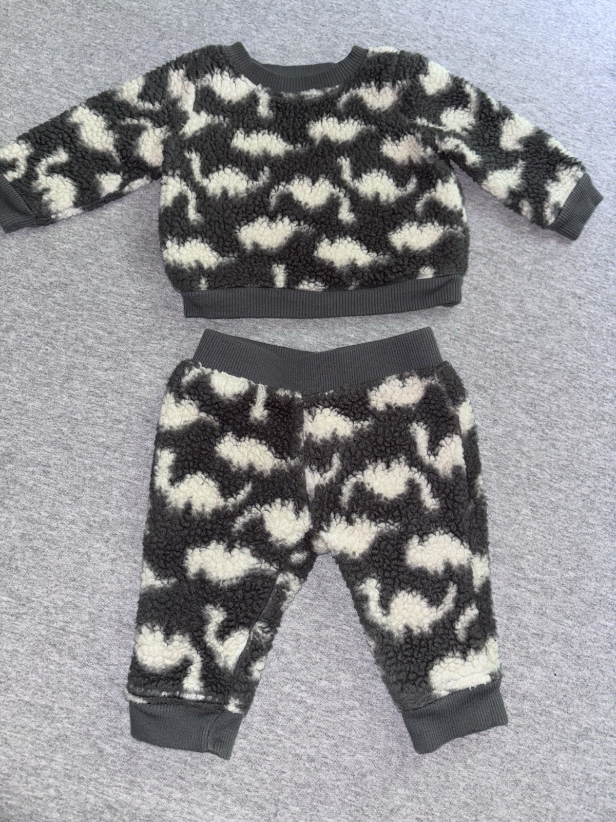 Cat & Jack Sherpa Fleece Grey Dinosaur 2 Piece Winter Baby Outfit 0-3m