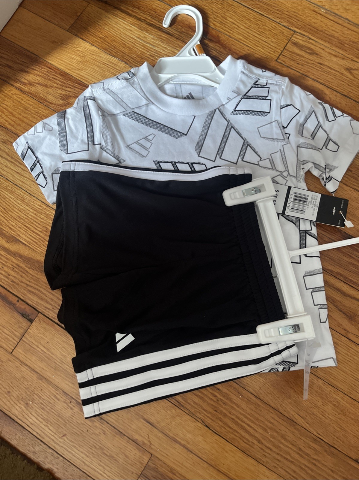 Adidas Boys Set T-shirt Shorts Size 3T Color White and Black Logo New Tags