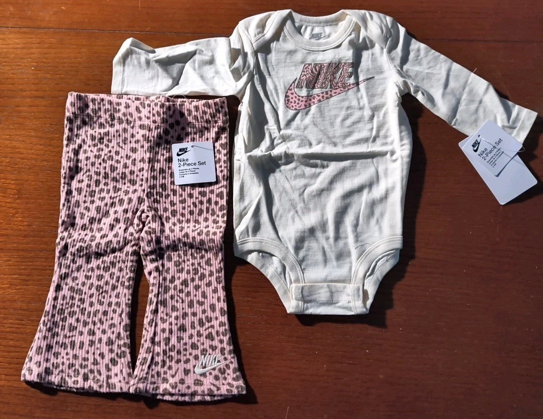 Nike Baby Girls’ Wild Warmth Bodysuit & Animal-Printed Leggings Set. Size 9 Mo.