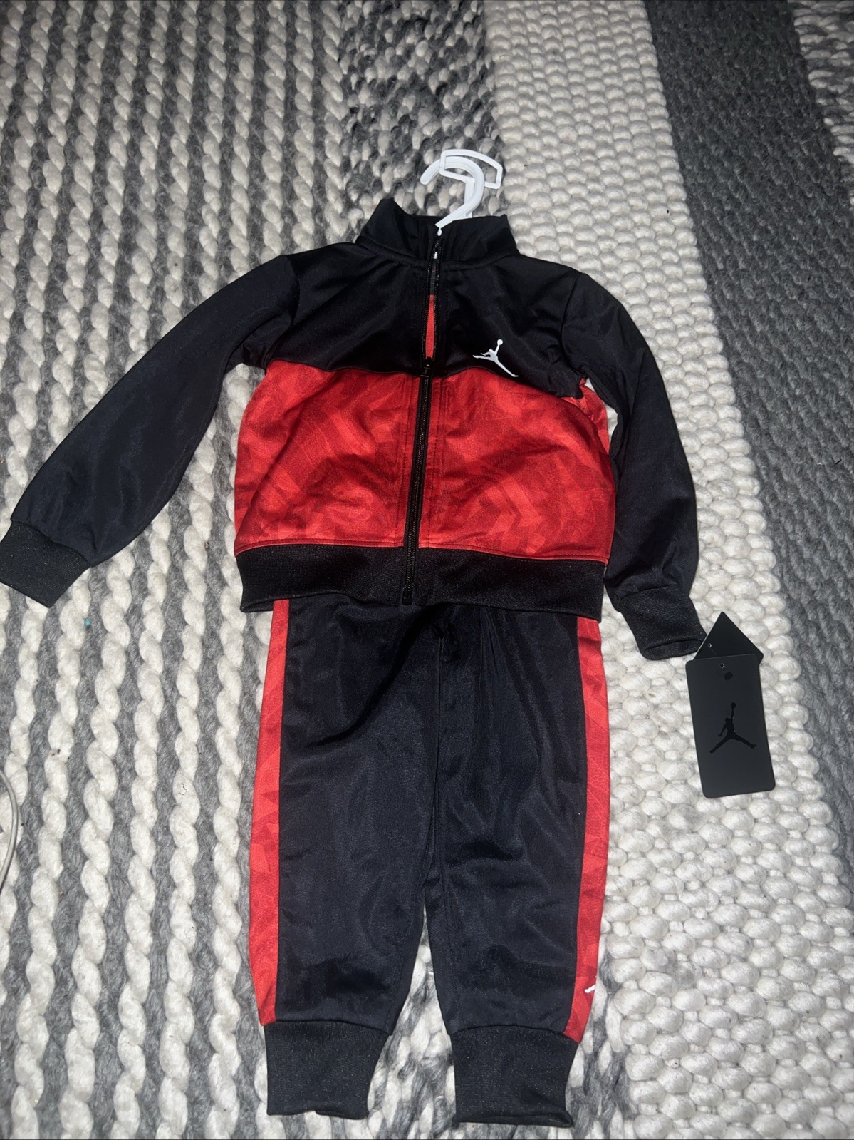 NWT Jordan Baby 2T Boys 2 piece Sweatsuit Black Red Set Toddler $55