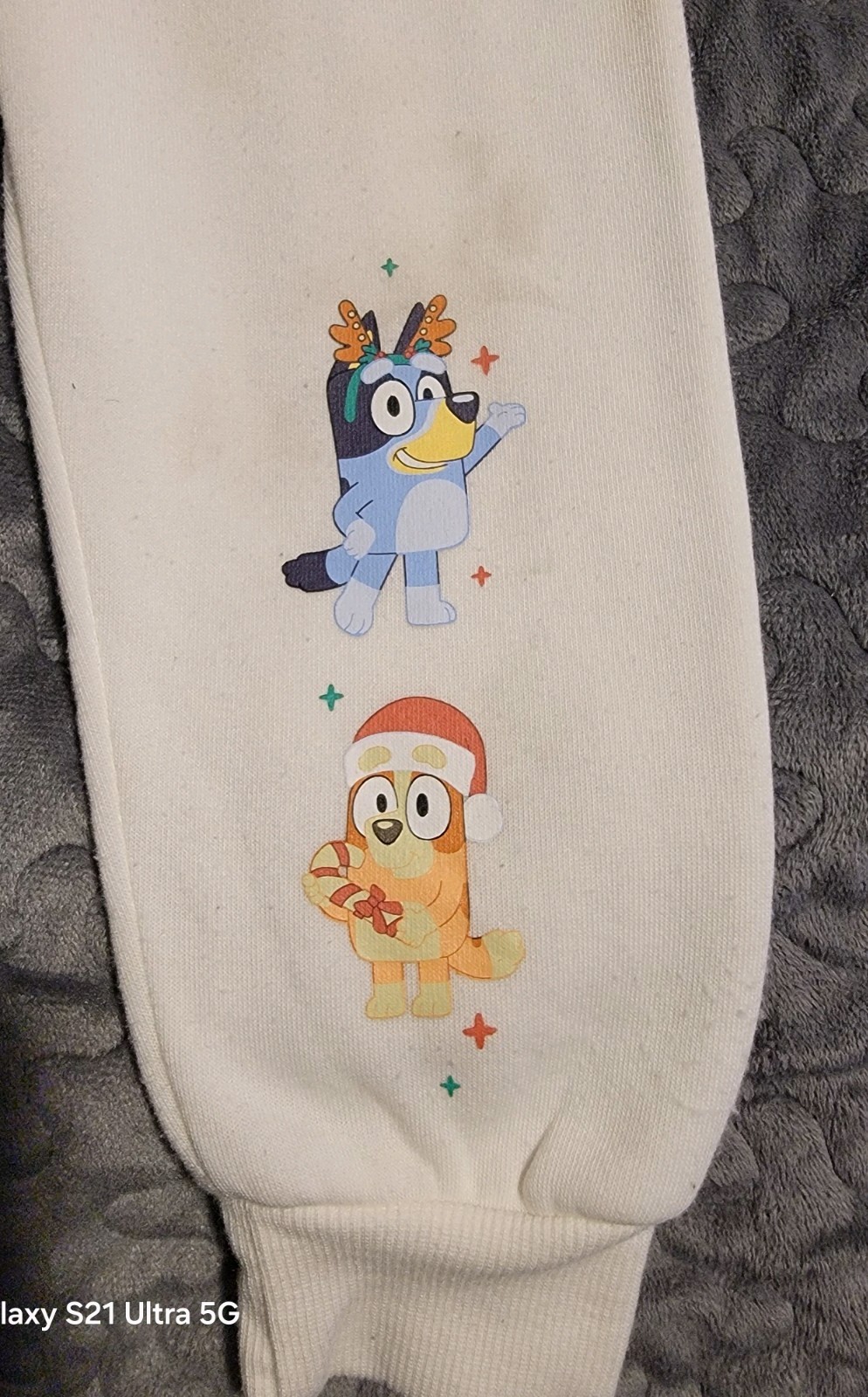 18 months Bluey White Christmas 2 Piece Pants Set – Sweatshirt & Pants, Toddler
