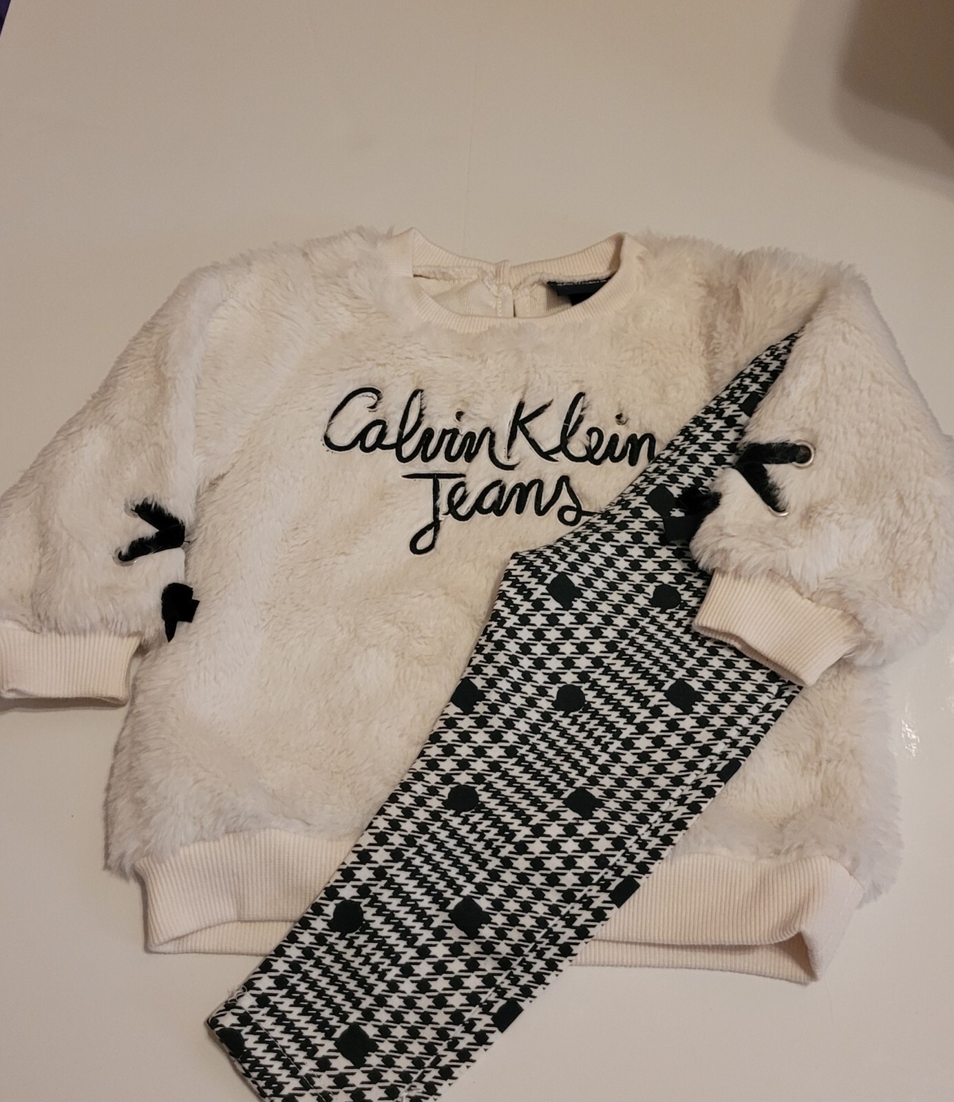 CALVIN KLEIN BABY GIRL FUR WHITE BLACK SWEATER LEGGINGS OUTFIT 18 MONTHS EUC