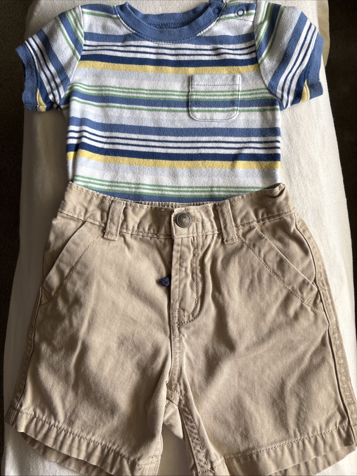 18 To 24 Months Carter’s Khaki Shorts And Old Navy Bodysuit