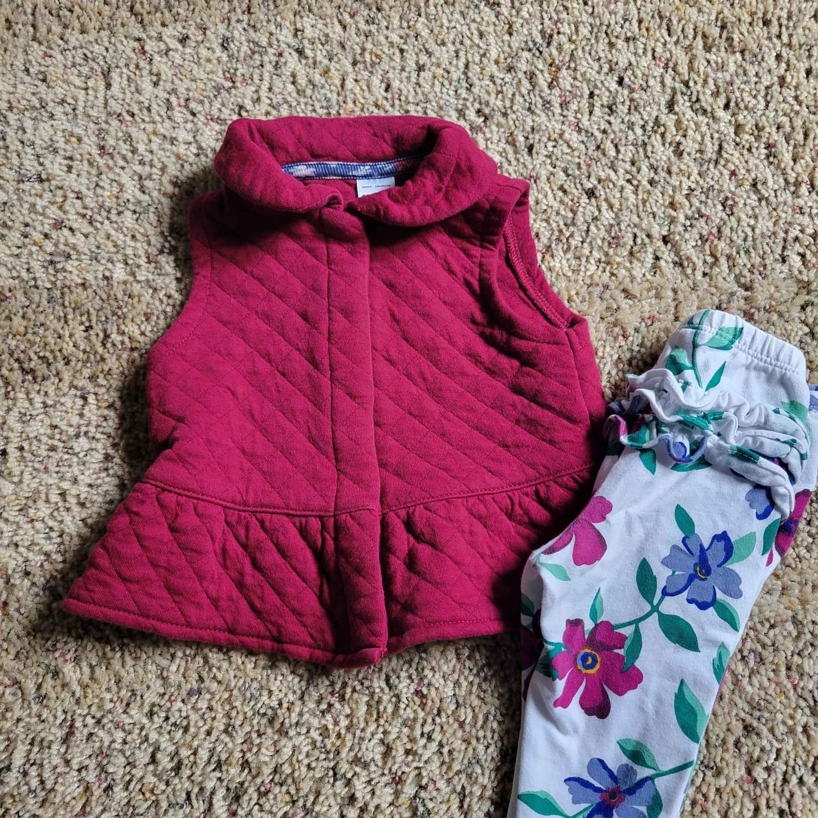 Girls Size 3-6 Months Outfit Carter’s Old Navy Leggings and Vest
