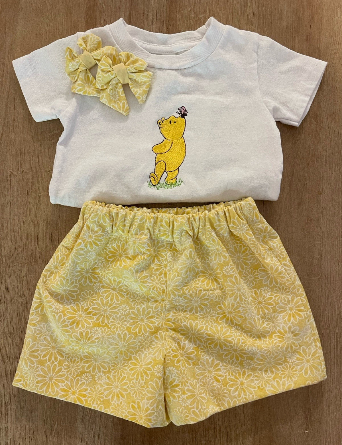 New Handmade Winnie the Pooh Girls 12M Shorts Set T-Shirt/Shorts + Hair Bows