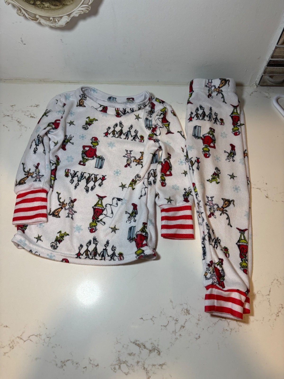 Christmas Dr Seuss The Grinch red green white pajama set size 12 months