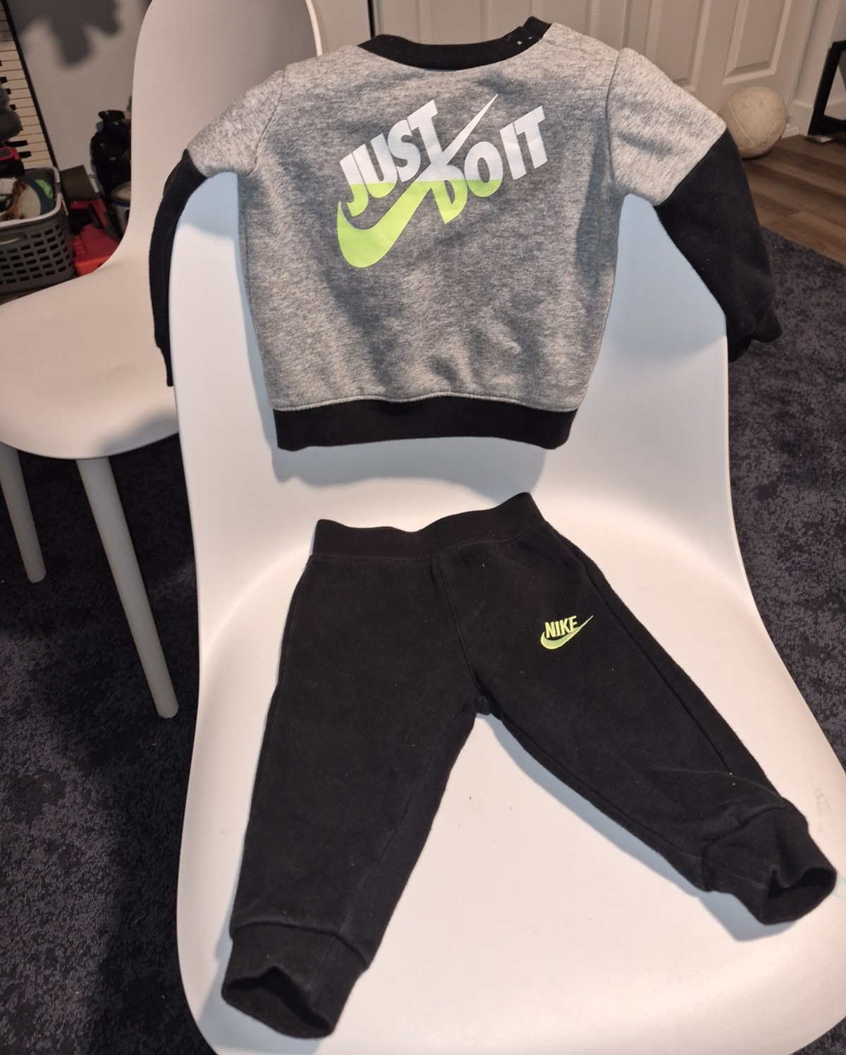 Nike 2-Piece Fleece Sweatshirt & Pants Set Logo 12M Gray/Black Fall/Winter