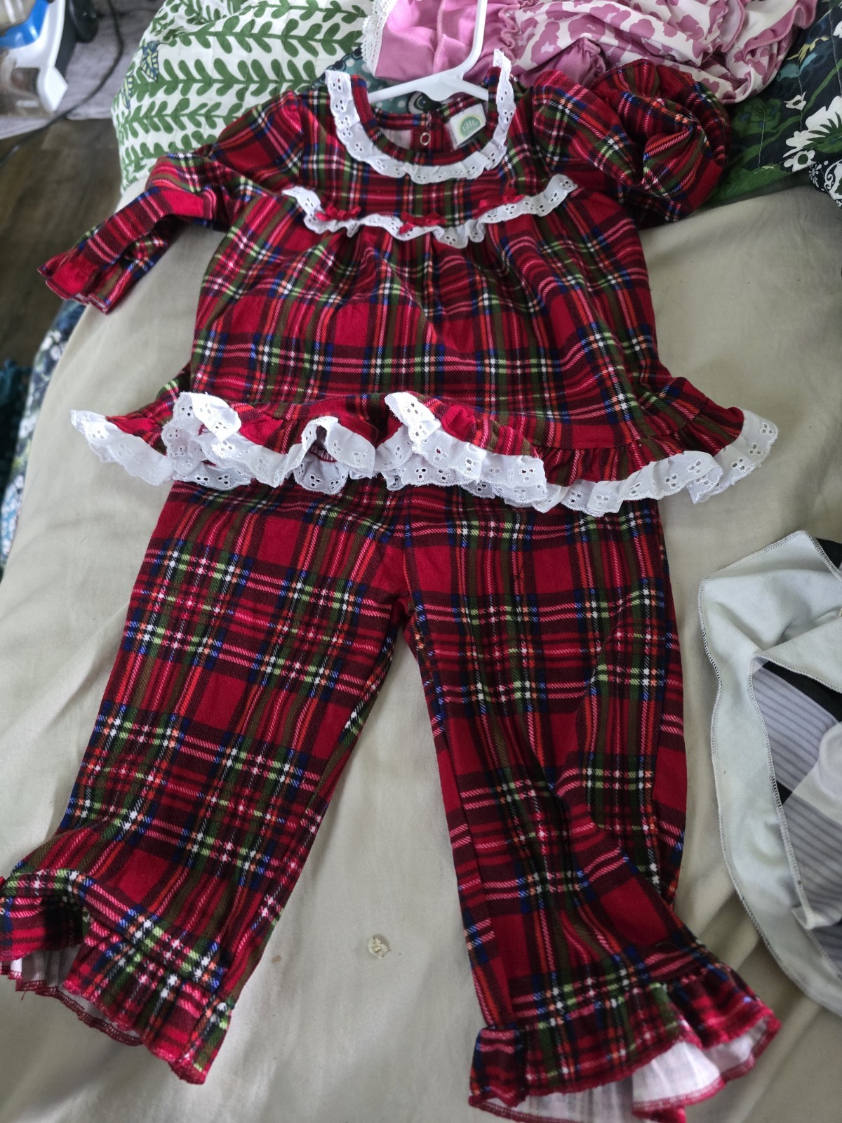 Baby Girl 12- 18 Mnth Lot With 6 Out Fits 1 Dress And 4 Pjs For WINTER