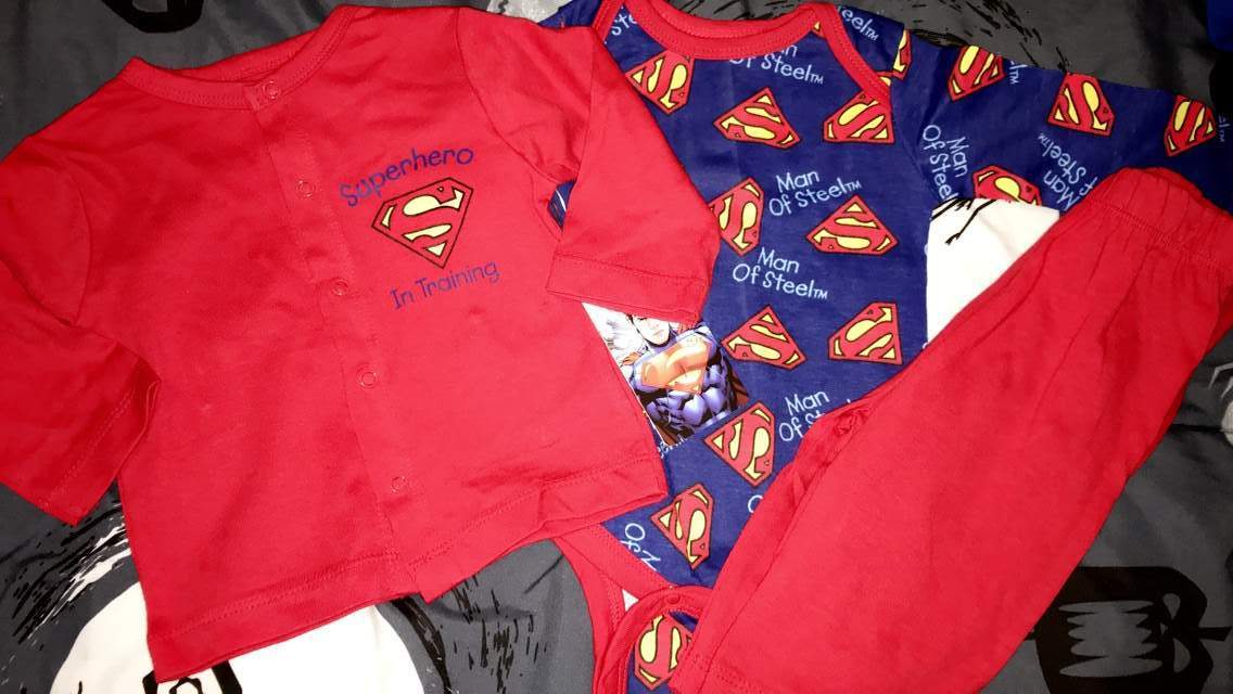 DC COMICS SUPERMAN 3 PIECE BABY OUTFIT SIZE 3/6 6/9 MONTHS NEW!