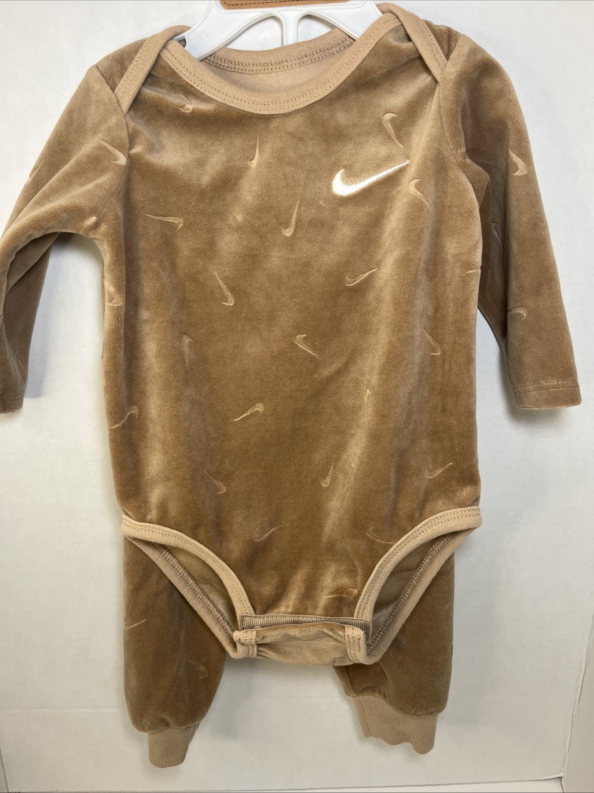 Nike Baby Velour Long Sleeve Bodysuit and Sweatpants 2-Piece Set Size 6 Months