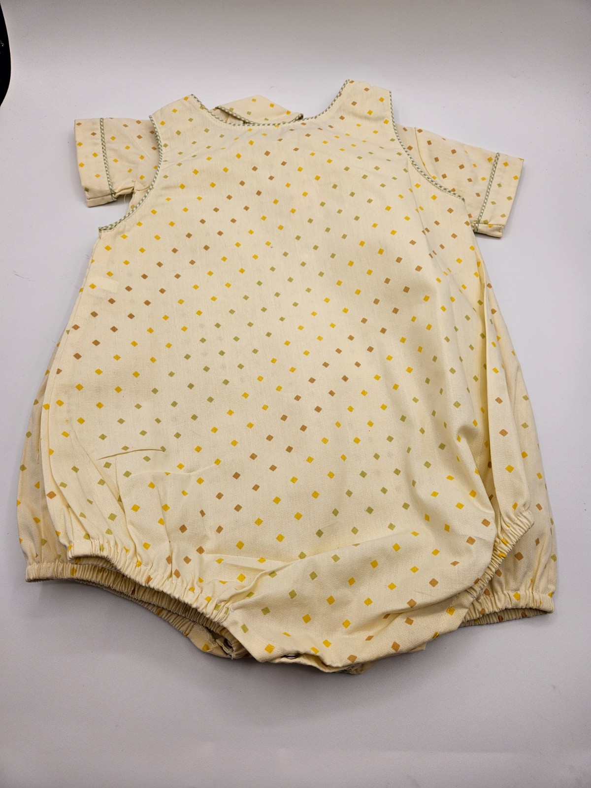 This versatile 2‑in‑1 baby outfit easily converts from a cozy gown to a practica