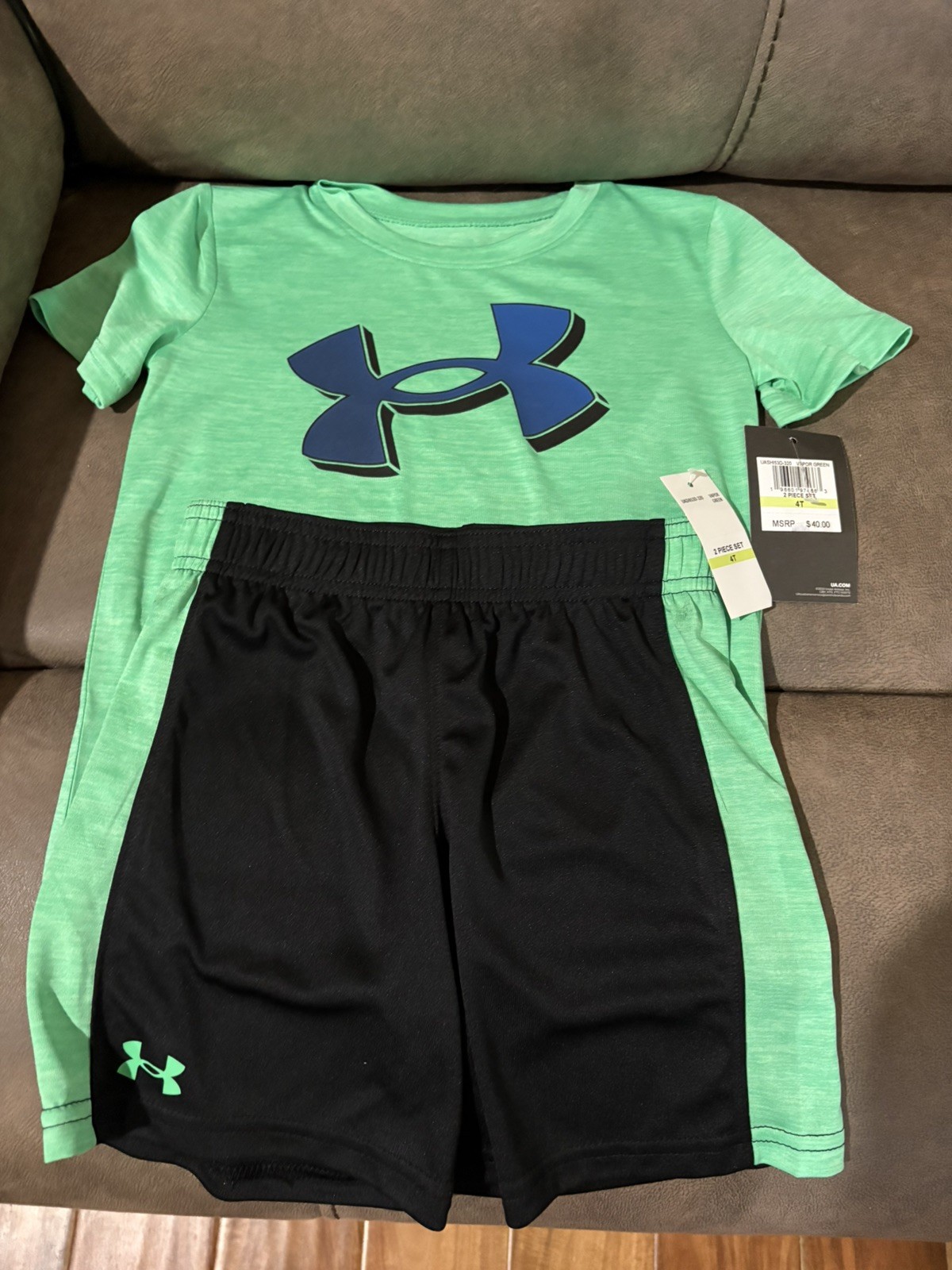 New Under Armour 2 piece shorts set Vapor Green/Black 4T