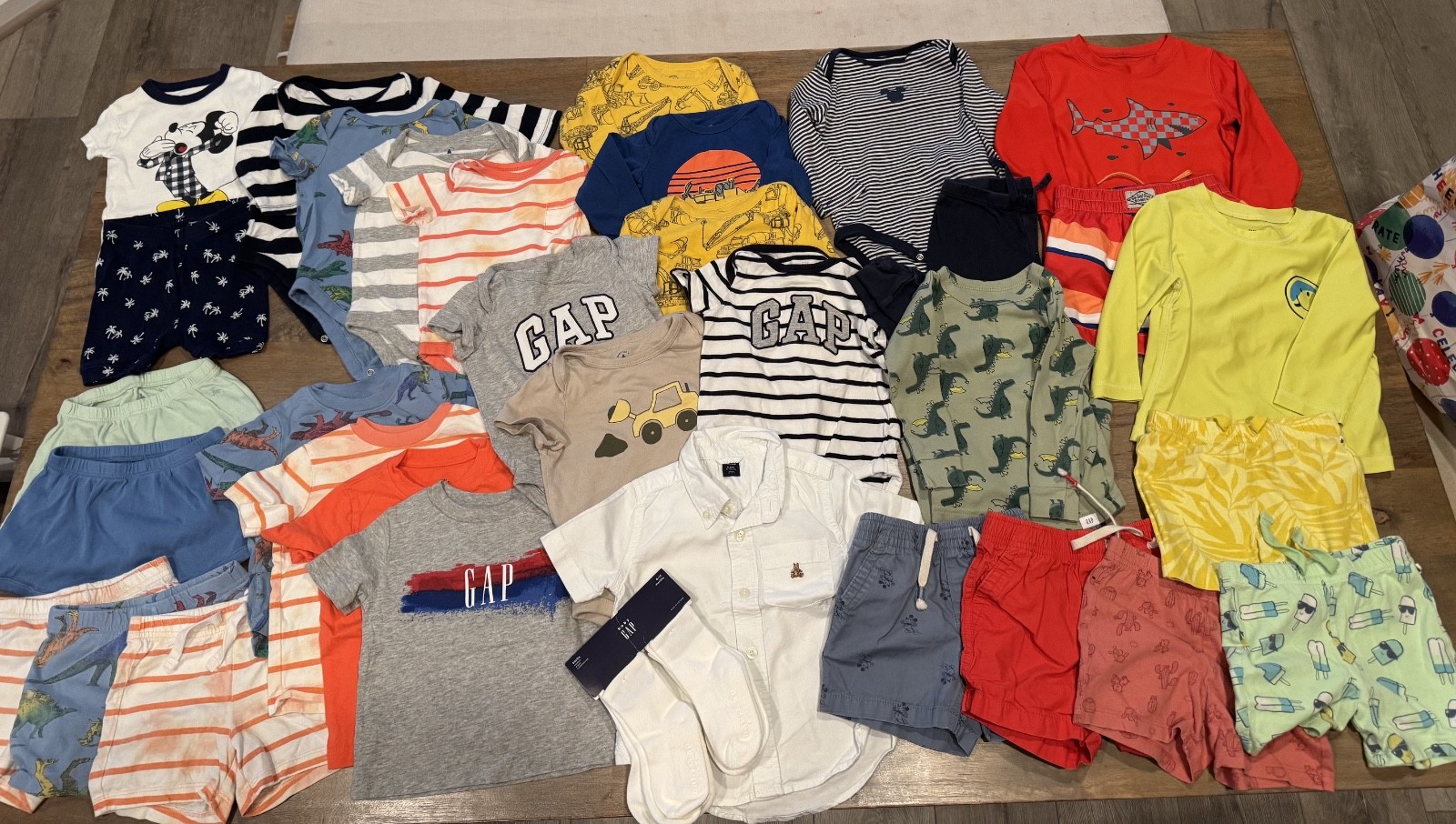 Lot of 35 BABY GAP Boys Clothes 6-12M 12-18M 18-24M Disney Brannans Bear