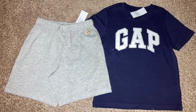 New With Tags Baby Gap Boy’s S/S Logo Navy T-Shirt/Gray Shorts Outfit 5T/5Yrs
