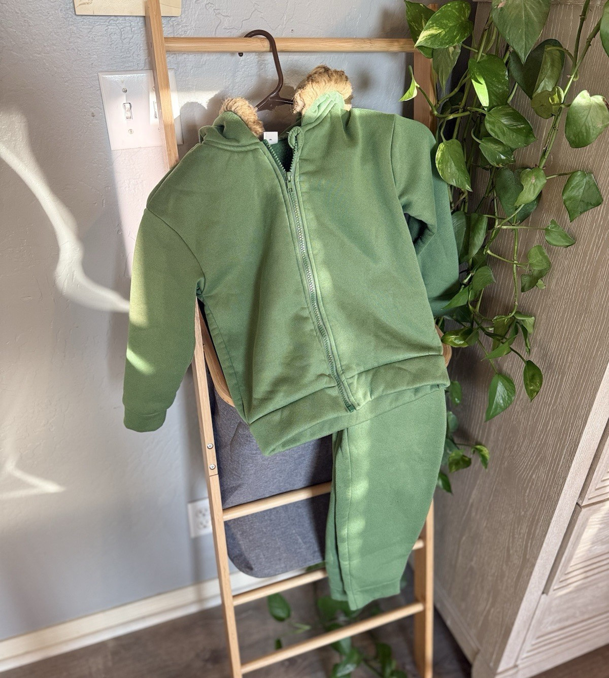 SHEINGreen 2-Piece Hooded Zip Faux Fur Fleece Hoodie Pants Set 7Y