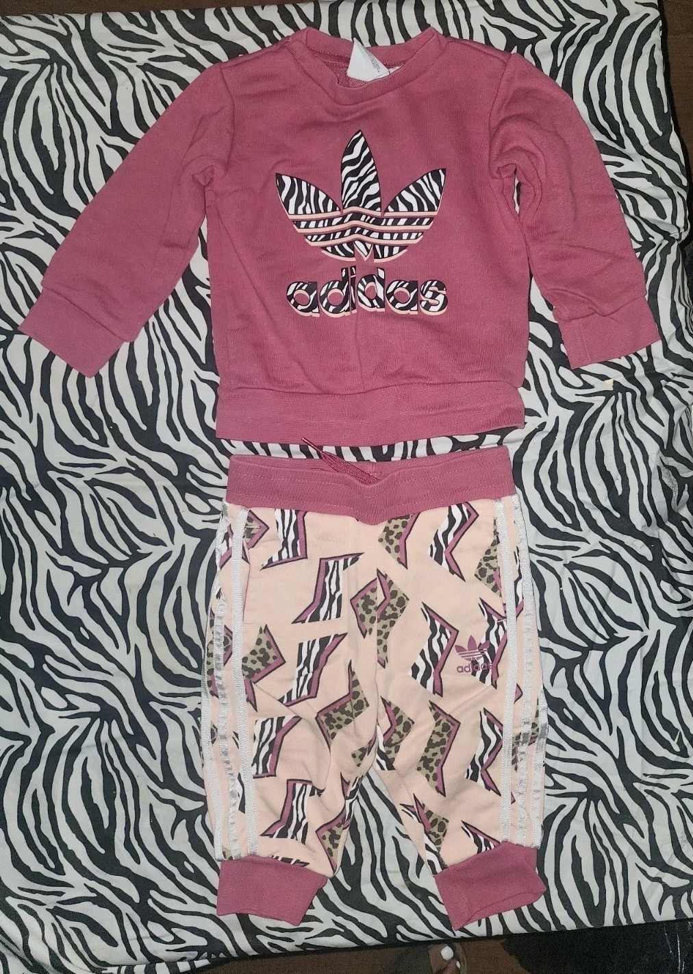 Adidas Outfit baby crew neck & pants set size 9 months Free Shipping