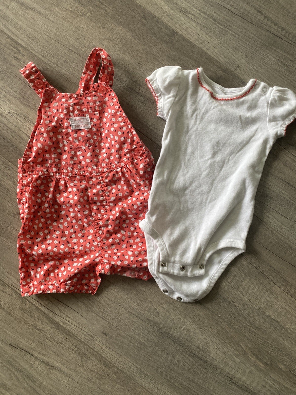 Just One You by Carter’s 2-Piece Girls Outfit Set Floral Overall & Bodysuit 12M