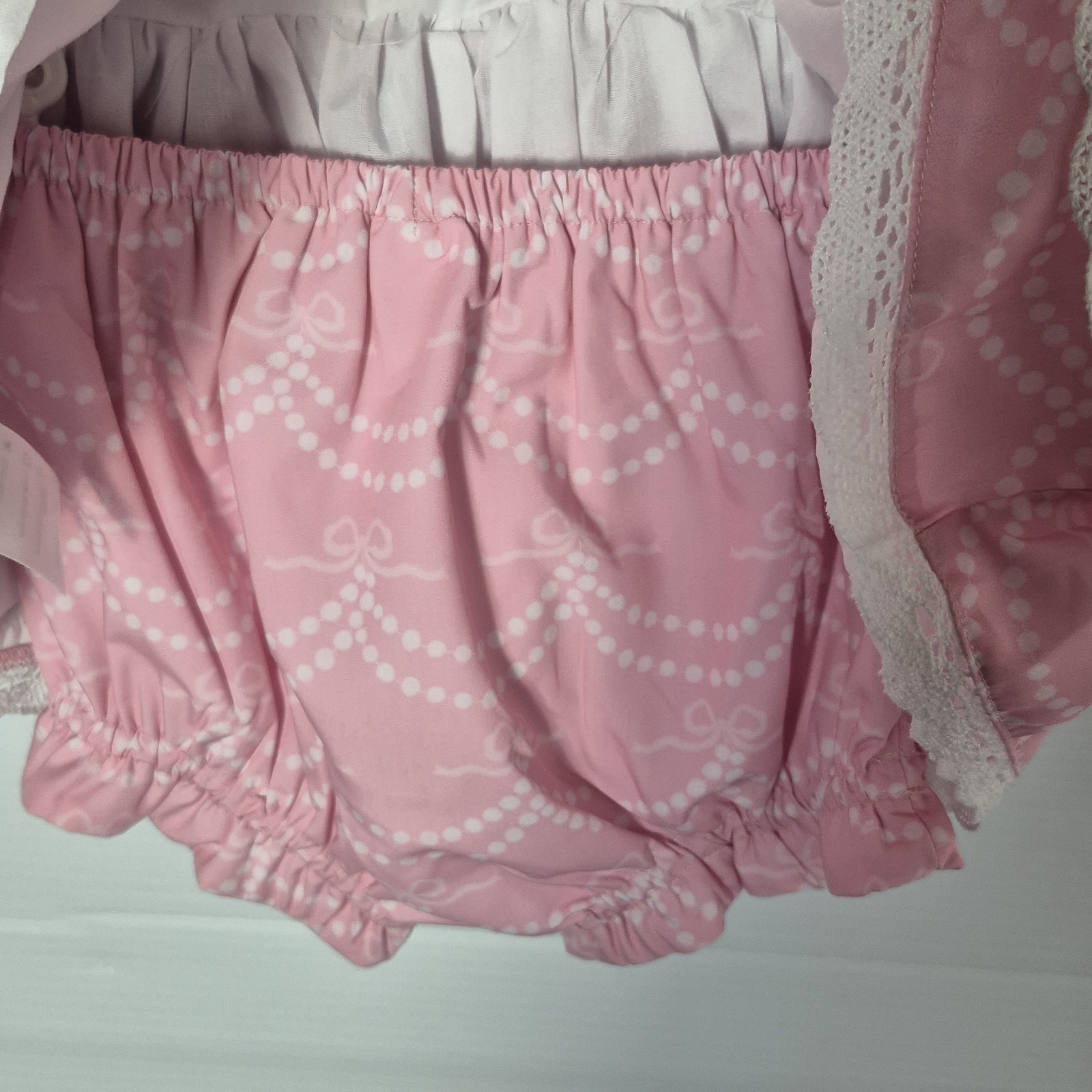 New Boutique Savannah Smocks Two Piece Bloomer / Short Set Size 2T Bows Lace