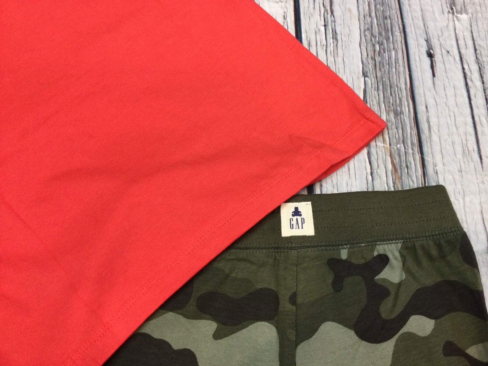 Baby Gap Boys 5 / 5T Fire Truck Shirt & Camouflage Shorts Outfit. NWT