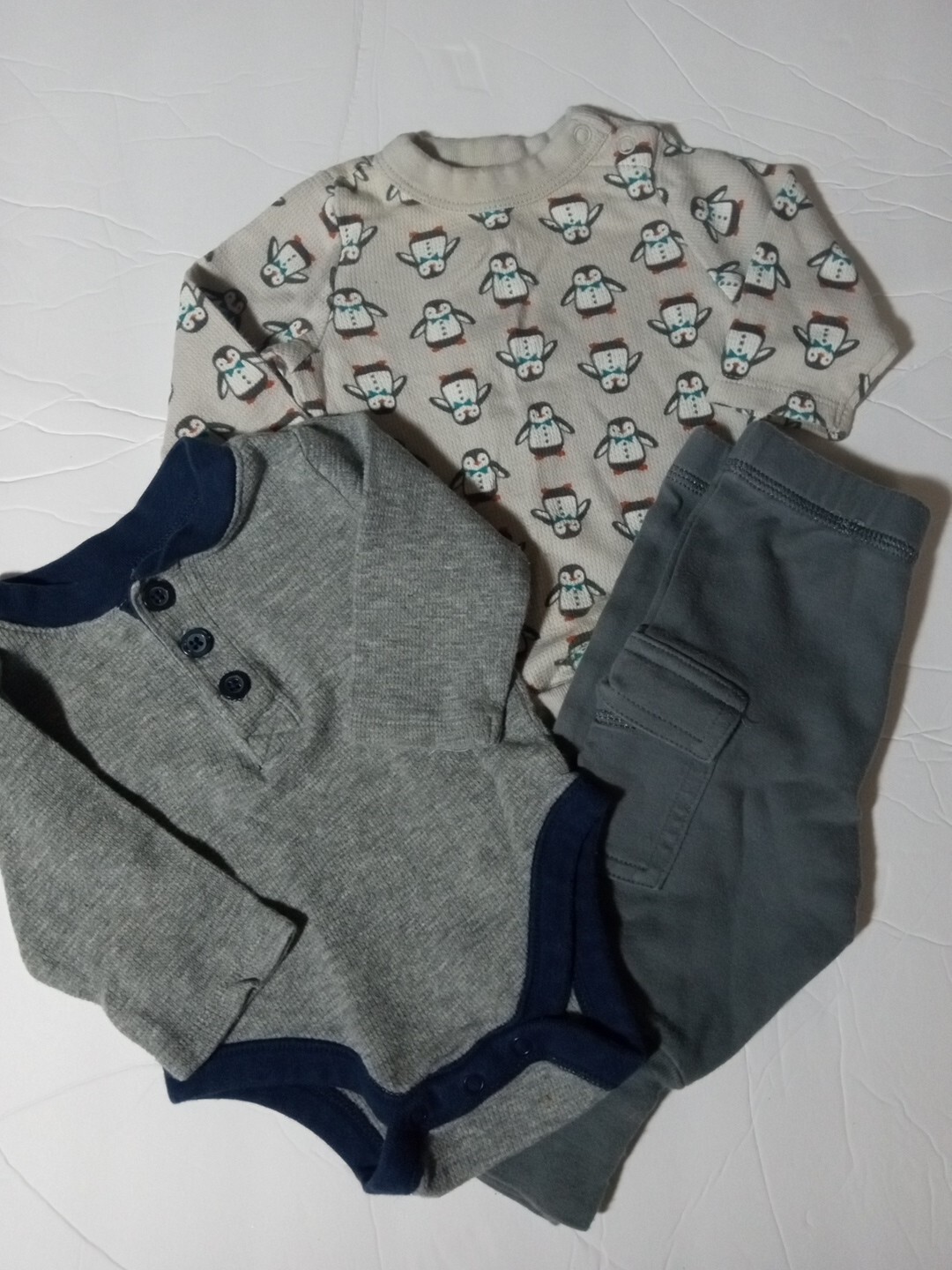 Baby Boy 0-3 MonLot Of 14 Pcs Of Outfits. 4 Pants 8 Rompers, 1 PC Suit/ Hoodie.