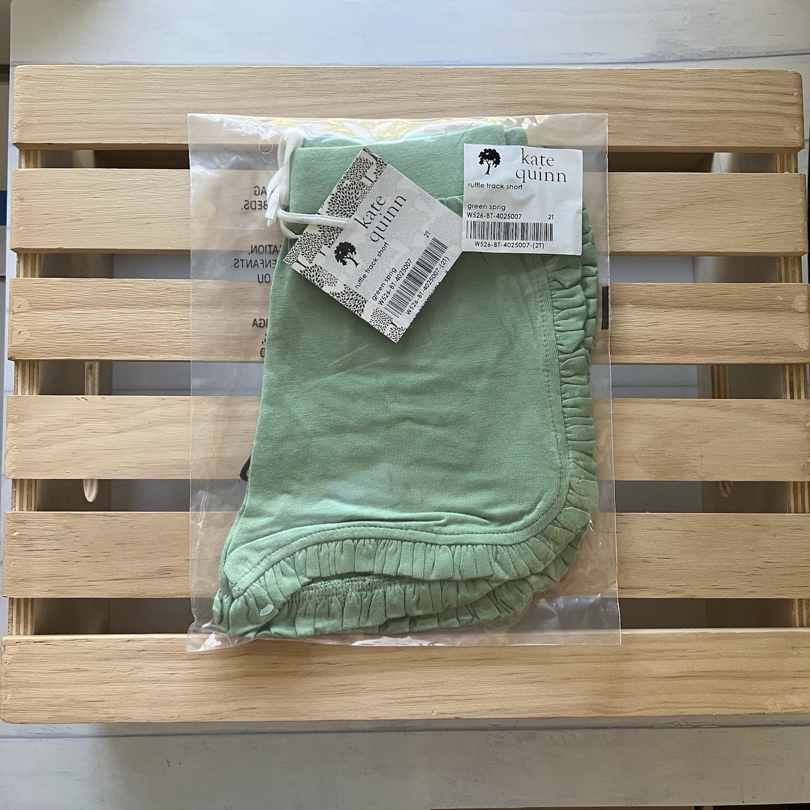 *NIB* Kate Quinn 2T Bamboo Ruffle Track Short Green Sprig