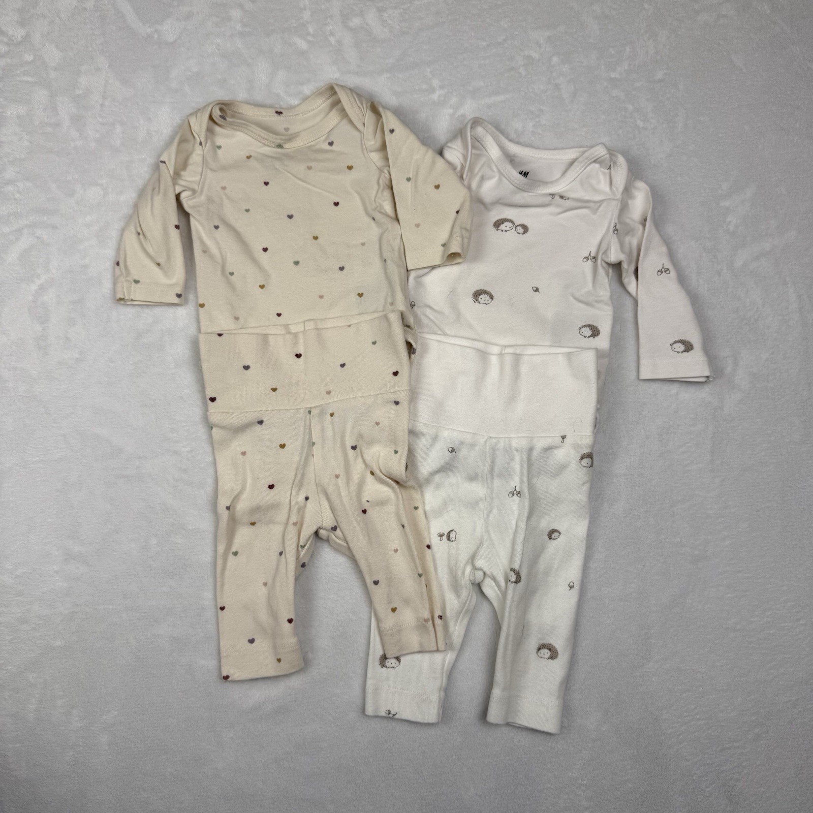 H&M 2 piece Matching Bodysuits And Pants Preemie Bundle Of 3 Sets Hedgehog Heart