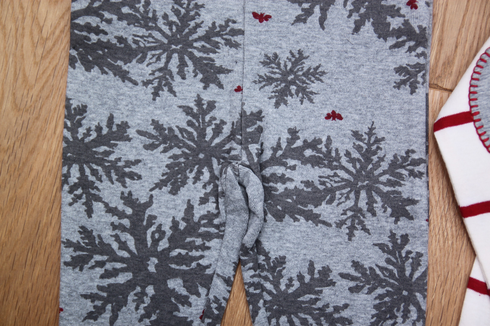 Burt’s Bees Baby Long Sleeve Bodysuit Pants Set ~Gray, Red & Ivory ~ Snowflakes