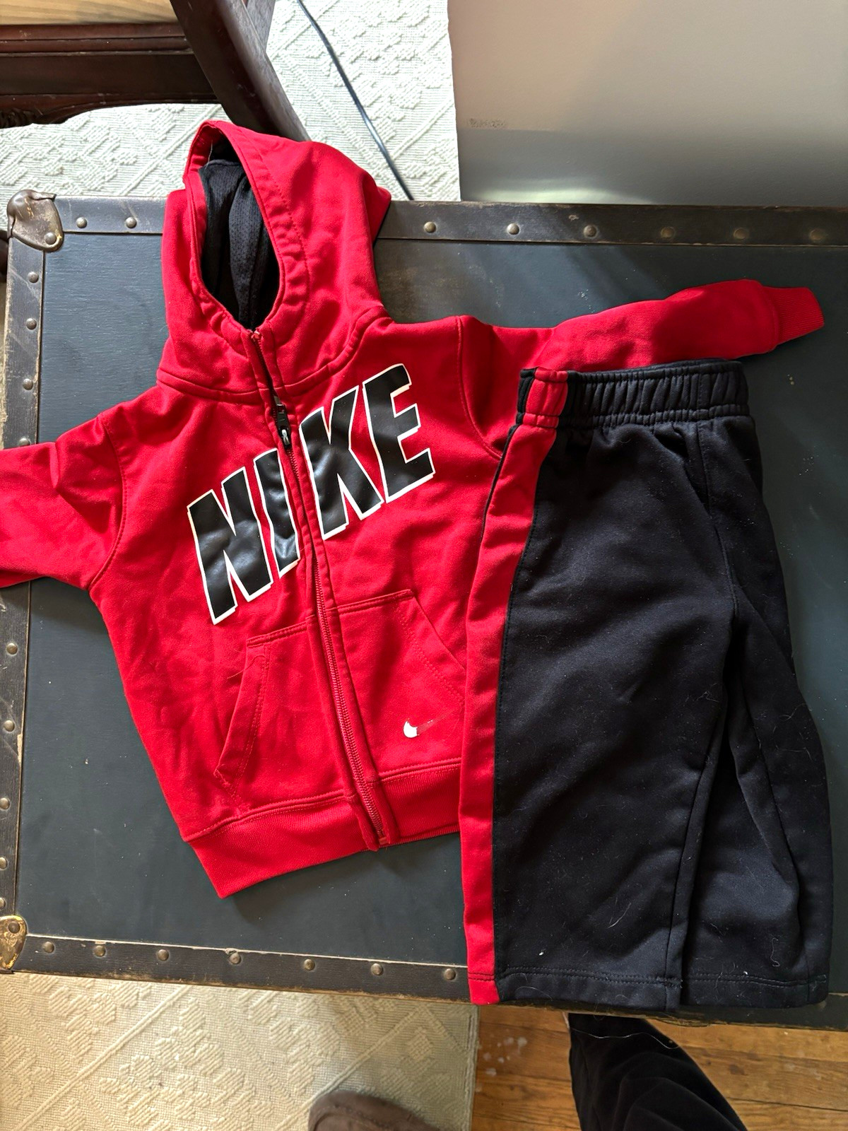 Nike Boys 18 mo. 2-Piece Outfit Set Red Zip Fleece Hoodie w/ Pockets Black Pants