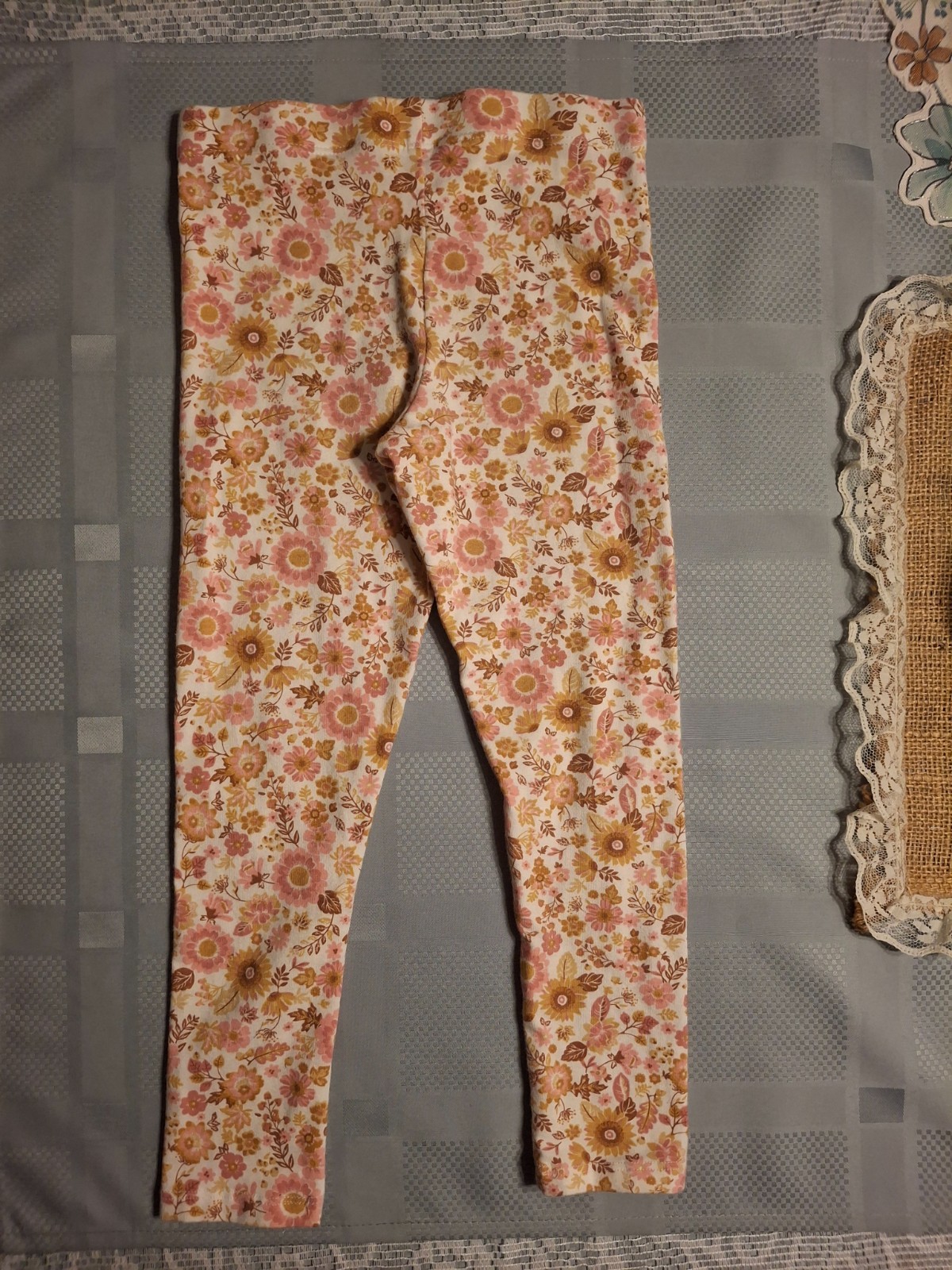 Excellent condition 3 piece top, pant and hairpiece set 4T cynthia rowley brand
