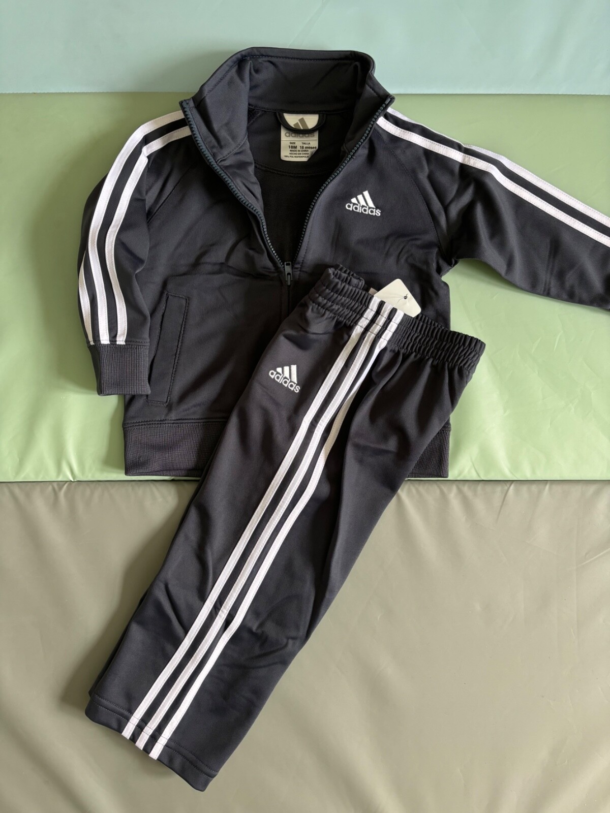 New ADIDAS Little Boys 2 Pc Grey Tracksuit Track Suit Set Toddler 12 Months NWT