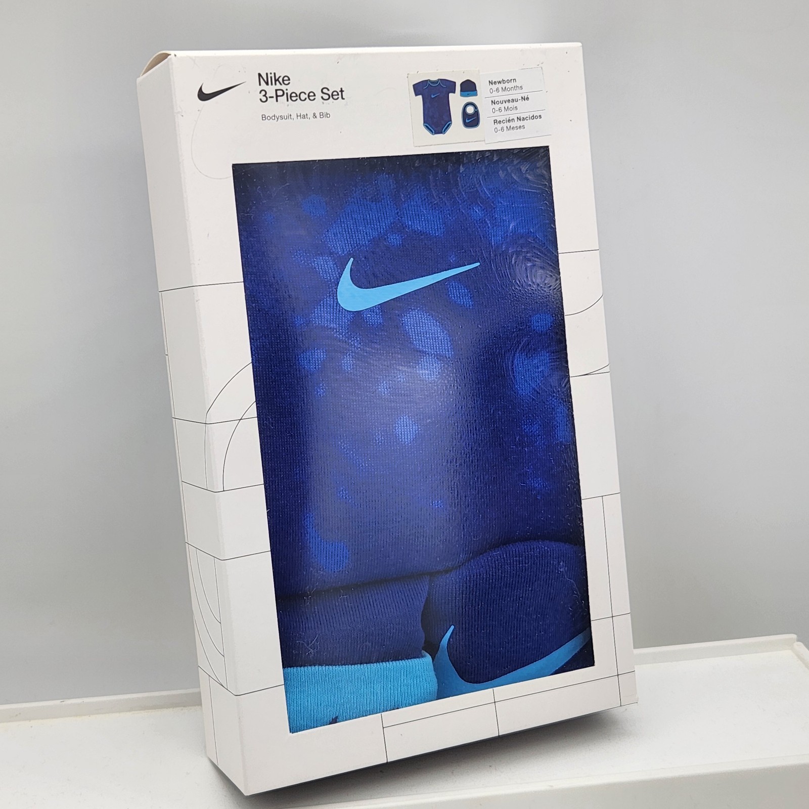 3 Piece Nike Baby Boys Outfit / Gift Set, Size 0-6 Months, Blue, Bib, Hat