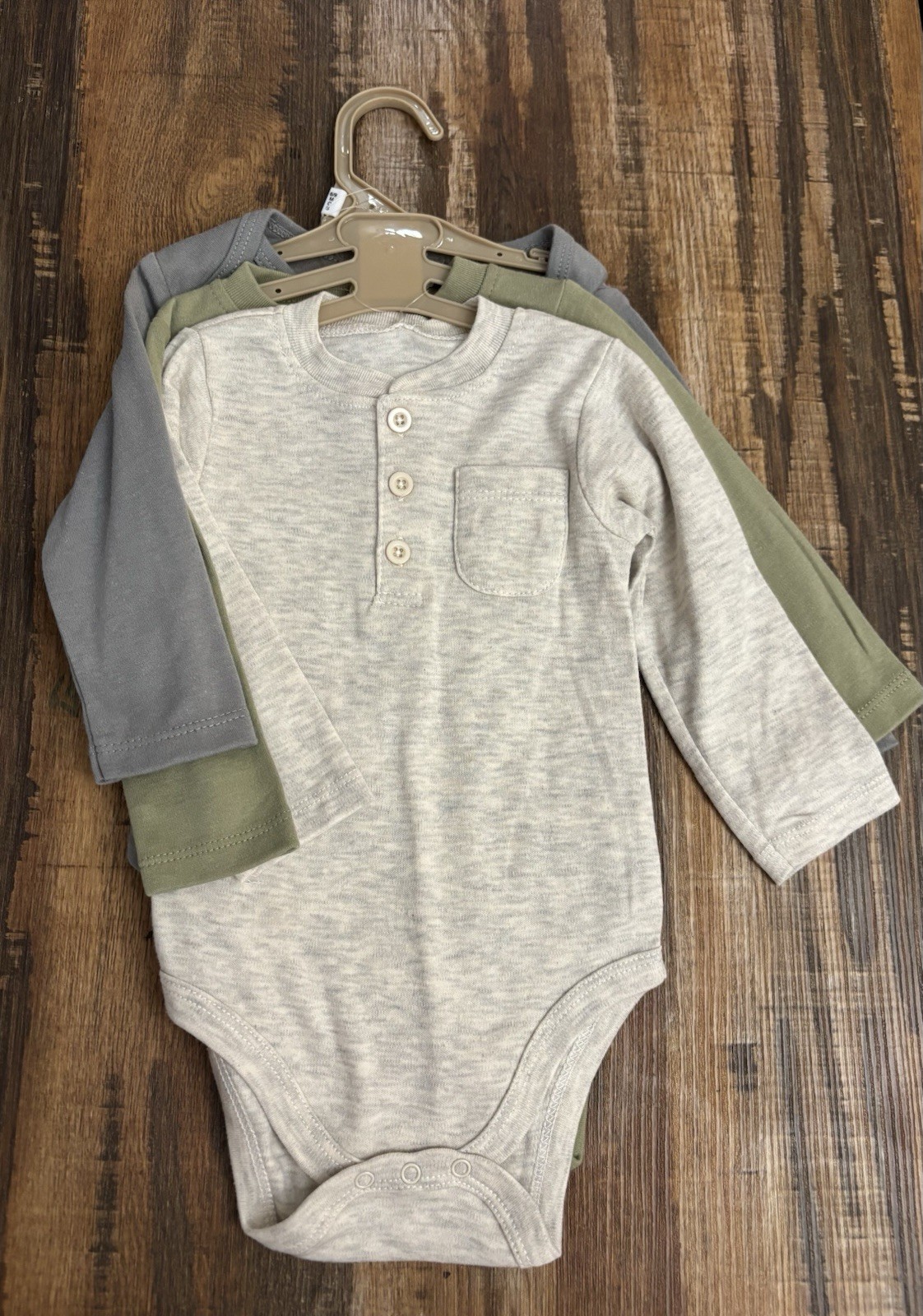 BRANDNEW Chickpea 3pc set longsleeve bodysuits 6-9months boys