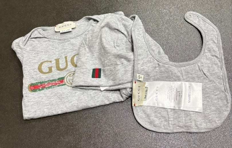 GUCCI Baby Logo Romper with Bib and Hat Set Cotton Gray Size 6-9 Month Italy